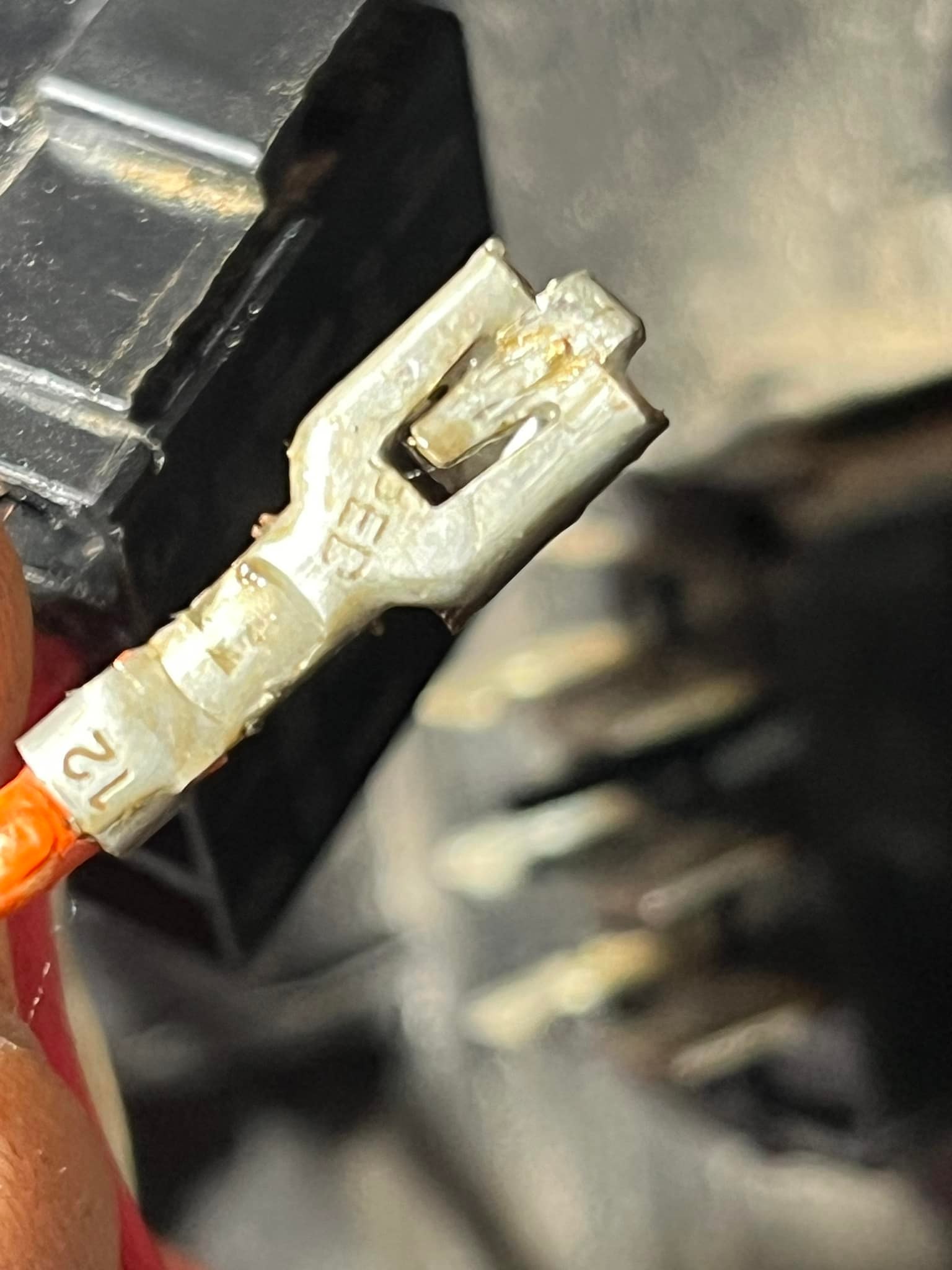 What type of wire terminal is used on a Packard 630 series multi