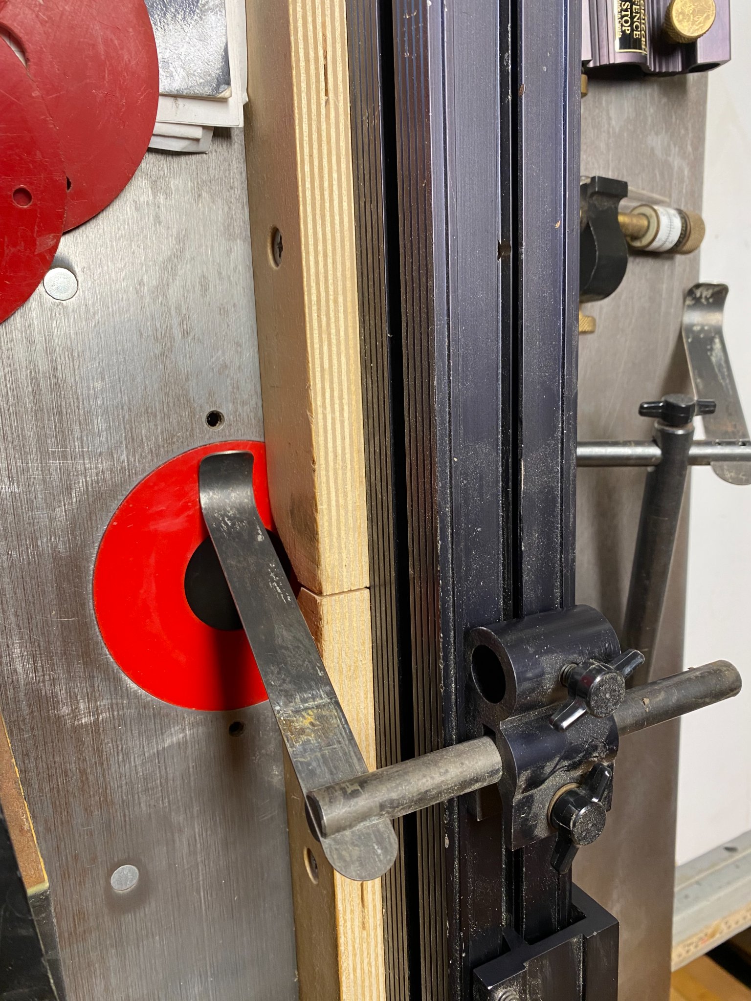 Veritas Router Table w heavy metal top, fence system, and accessories ...