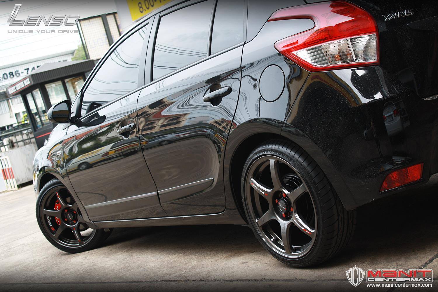 Lenso Wheels (เลนโซ่ วีล) - Venom 3 ล้อแข่งพันธ์แท้จากตระกูล Venom 