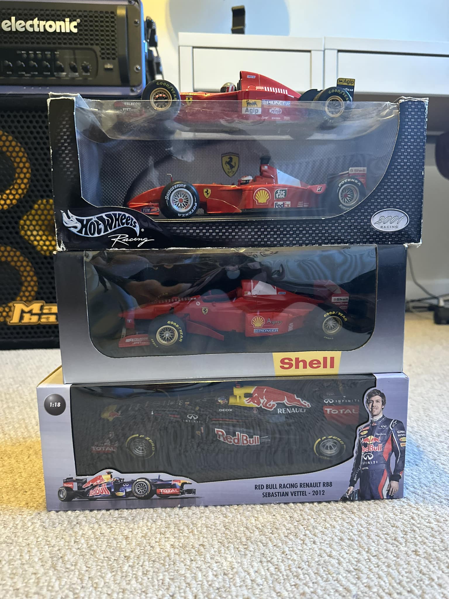Hot Wheels 1:18 Michael Schumacher Ferrari 248 F1 2006 with
