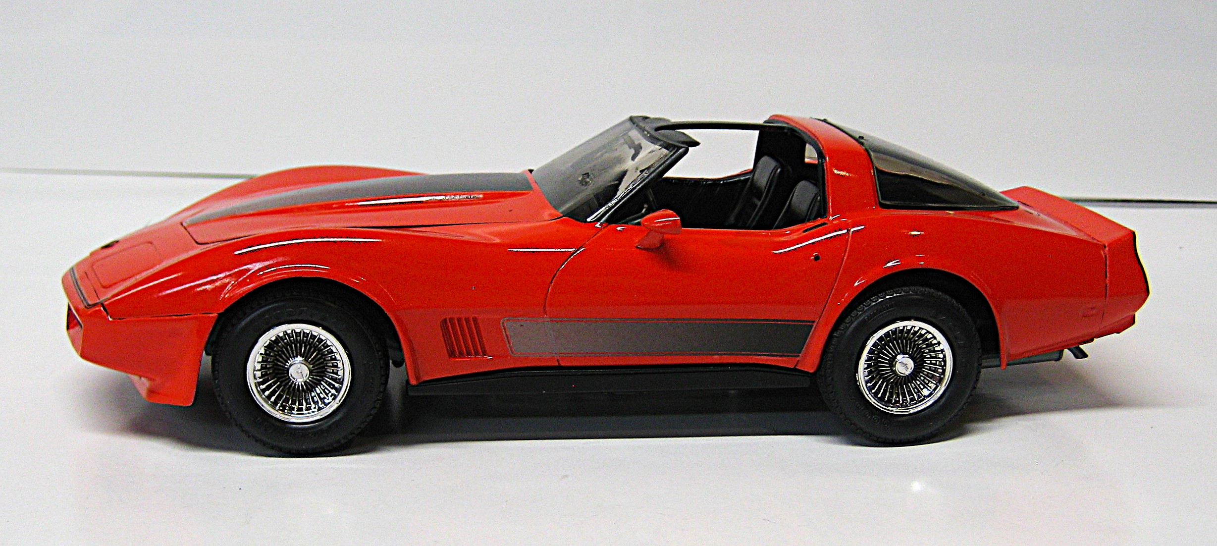 Monogram 1/8. 1965 Chevrolet Corvette stig Ray. Built 2000.