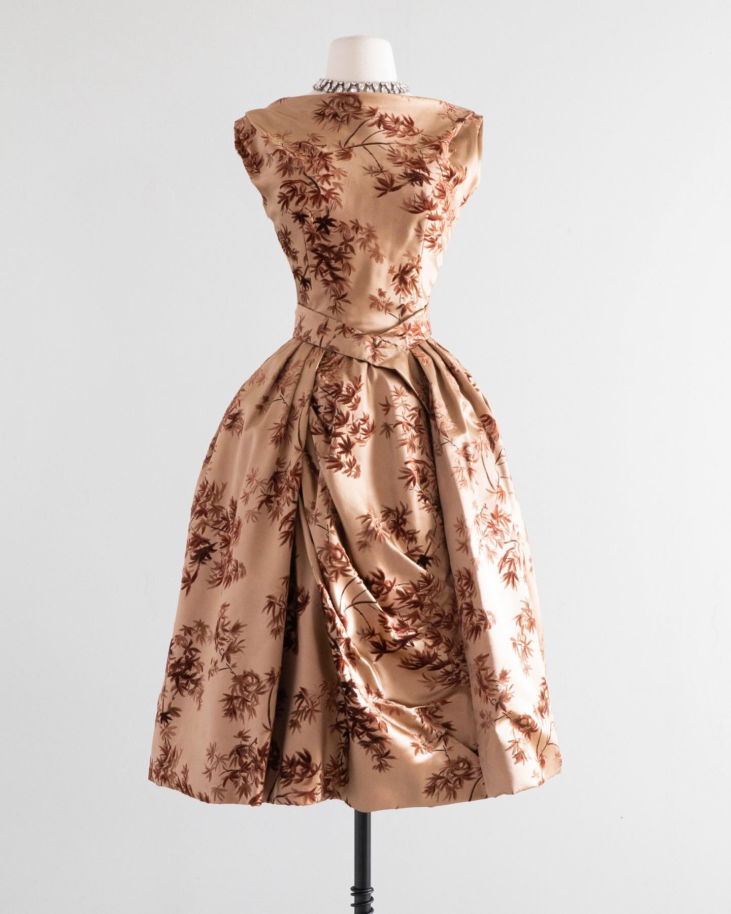 1958 cocktail dresses Rare Gigliolacuriel demi-couture dress Beaded cocktail Shoe Size:13 season: 26S5 Unique Vintage Plus Size Each pattern comes in