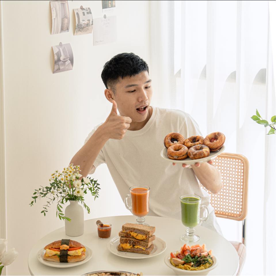 每次回嘉義都很想來吃這間 一杯冰就能吃到9種口味！ 每種綿綿冰都是老闆自製的～ 這間「柏風冰城」已經開40年了 口味非常多樣化重點真材實料 ...