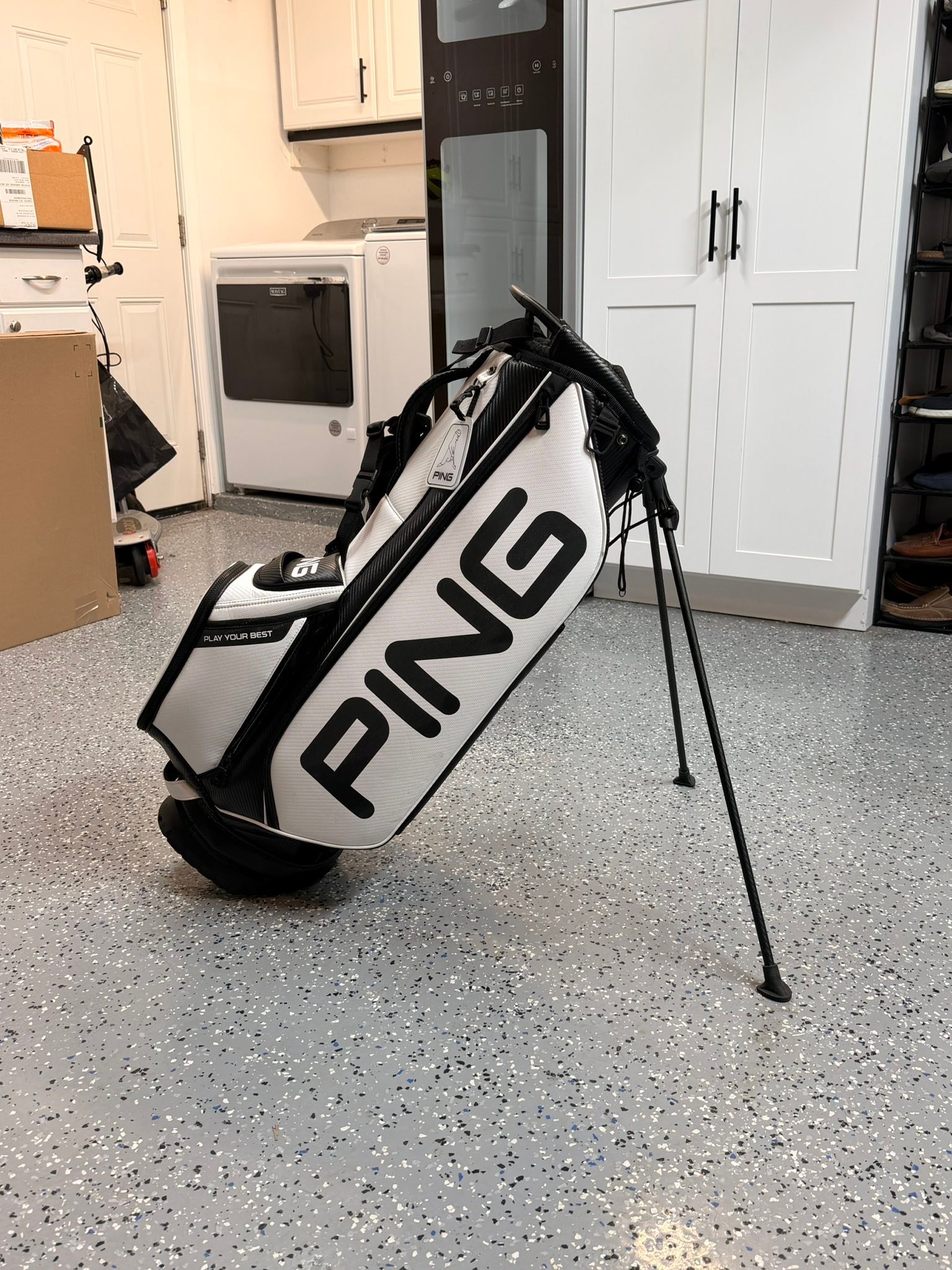 selling this Ping CB-P2307 Golf HOOFER TOUR Stand Club Bag White