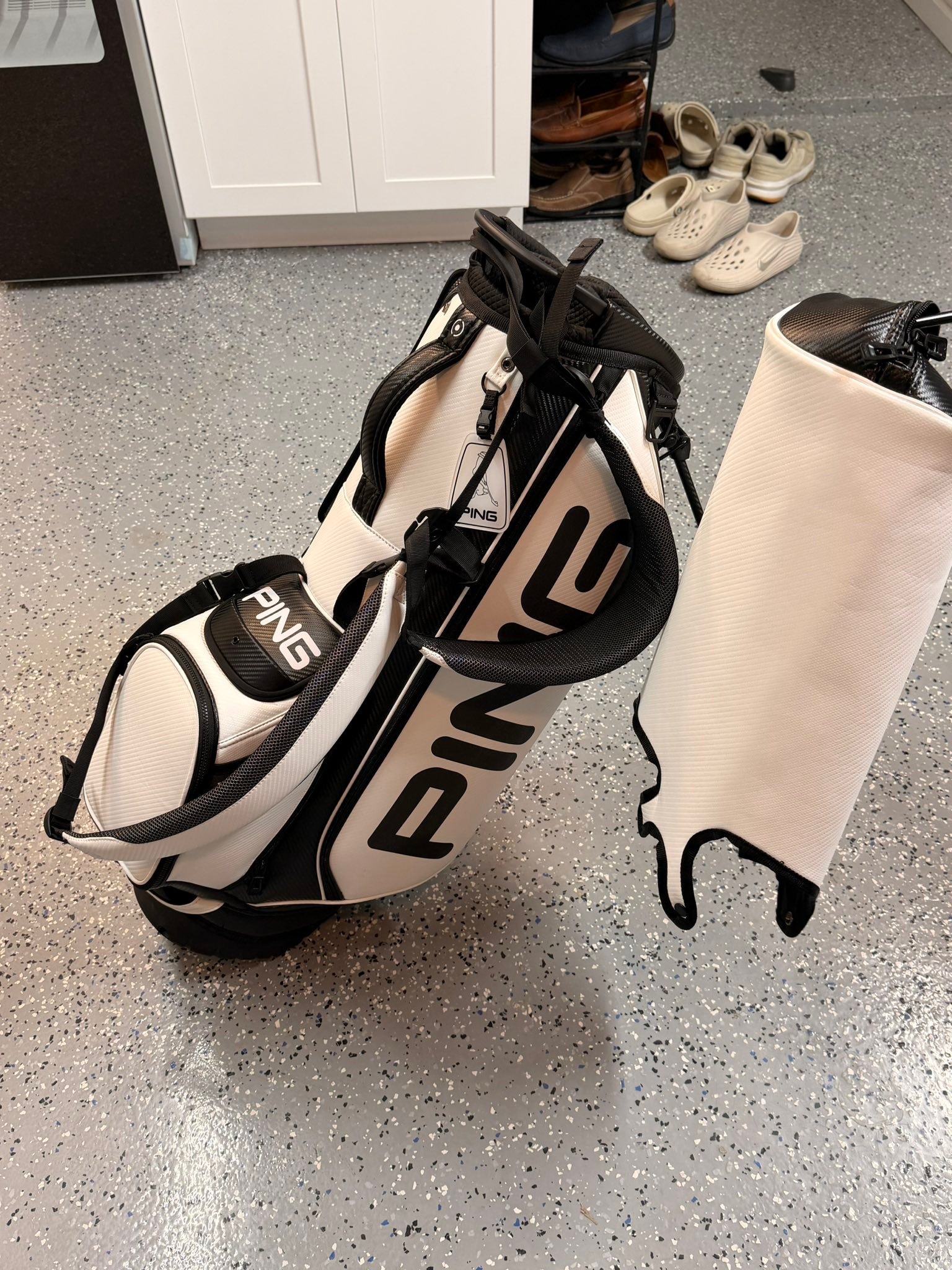 selling this Ping CB-P2307 Golf HOOFER TOUR Stand Club Bag White