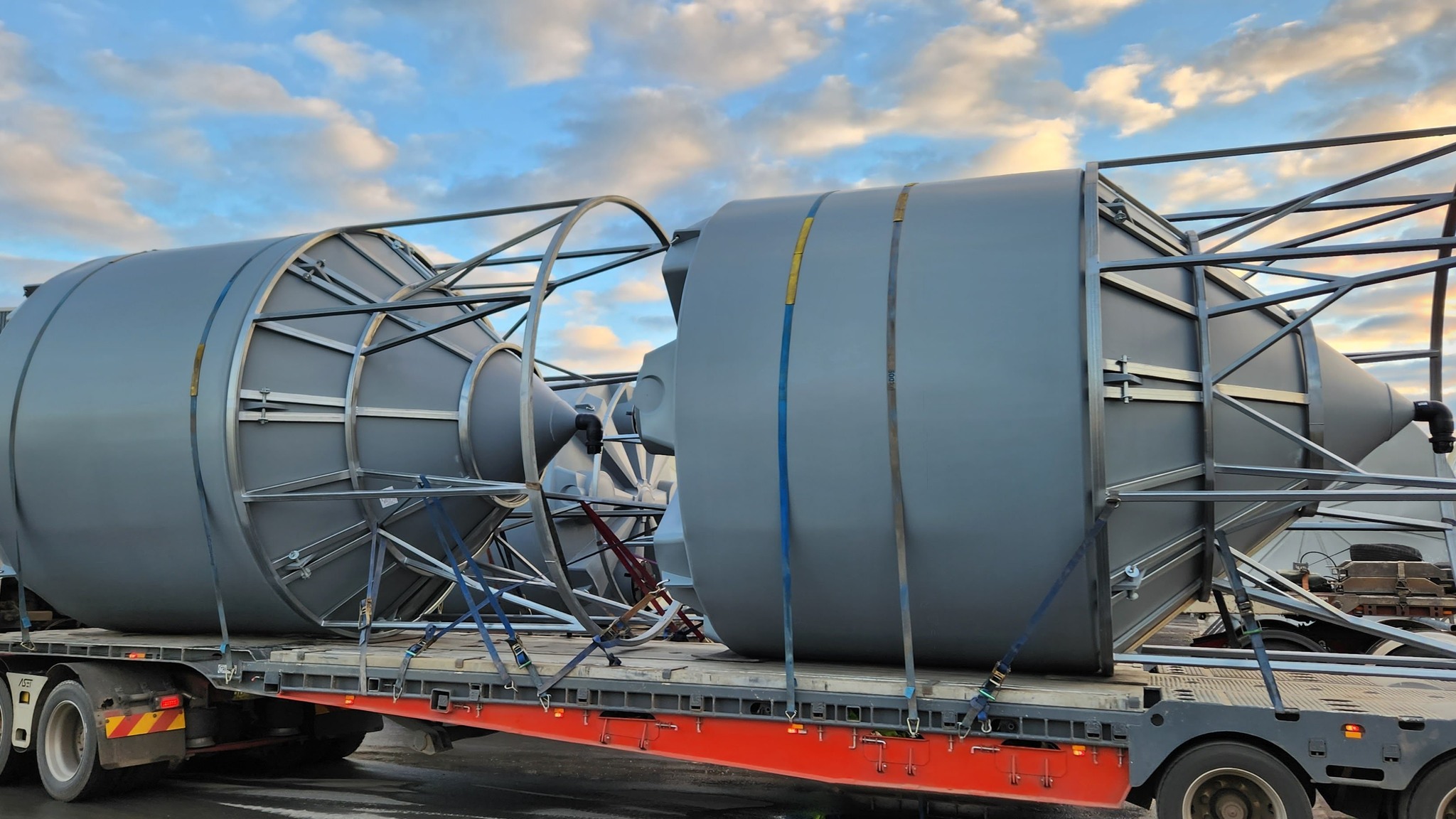 Polymaster - A very impressive load of 30KL Conical tanks🙌...