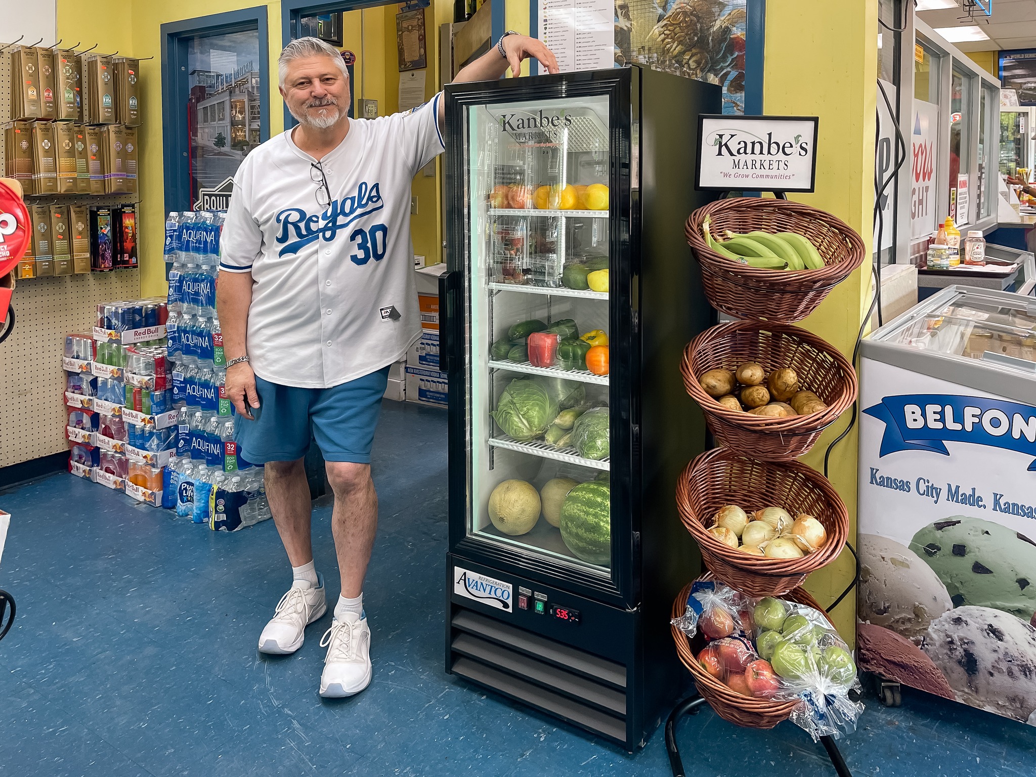 Family-owned Blue Valley Market provides fresh produce to Kansas