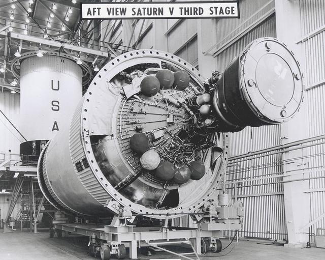 Interstellar - The powerful J-2 engine is prominent in this photograph ...