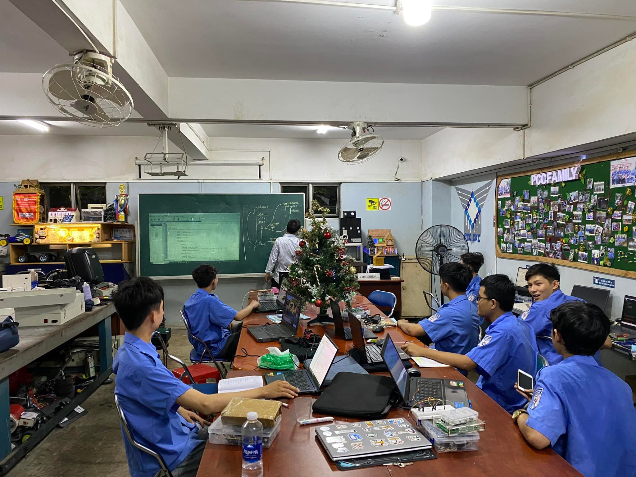 🤩 BUỔI HỌC LỚP VI ĐIỀU KHIỂN K22🤩... - Practical Control Club