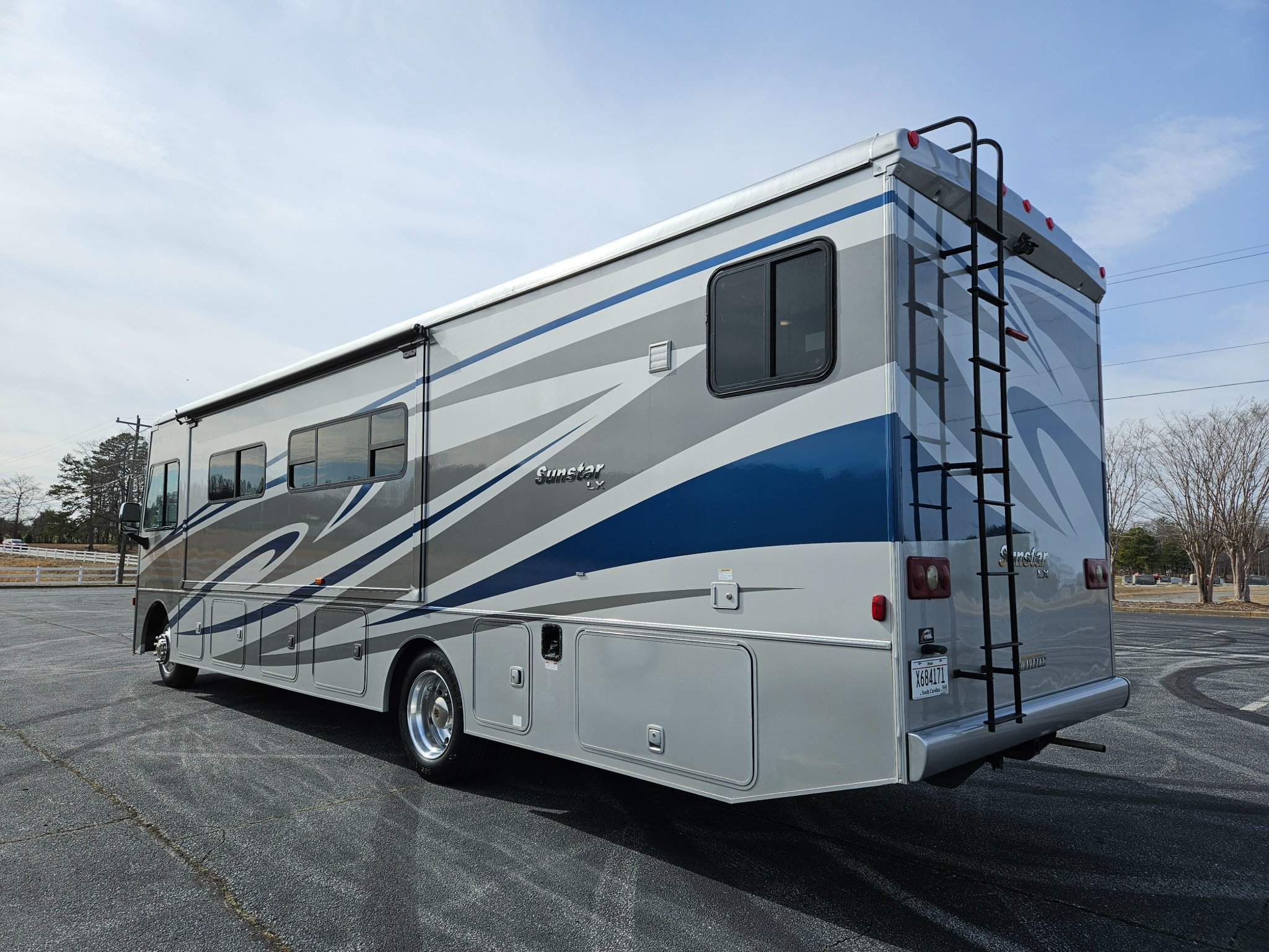 2017 Winnebago Sunstar LX 35F RV Motorhome Camper Full Body Paint ...