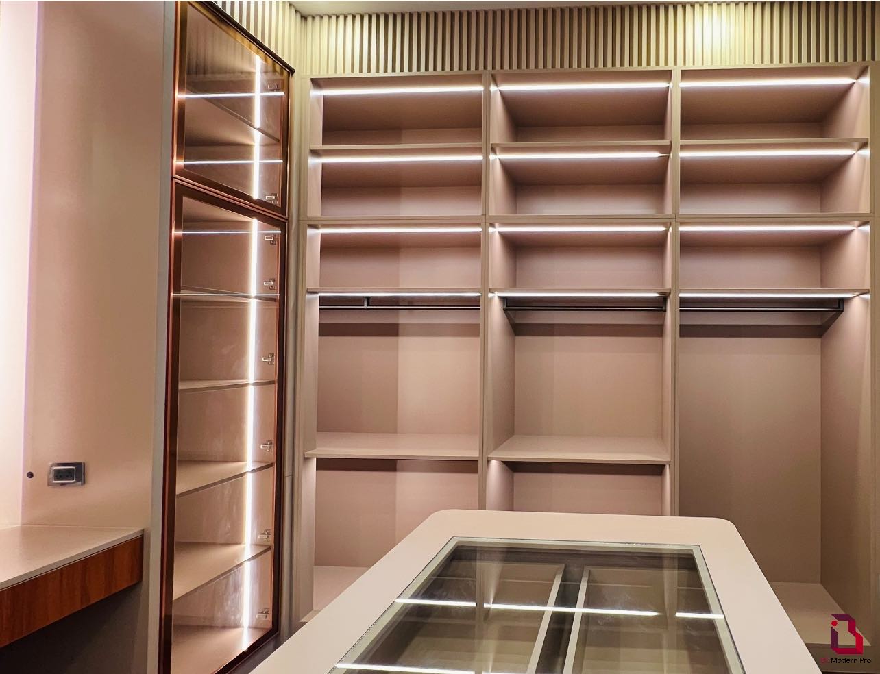 B.i - 🔹 Walk-In Closet 🔹 เราสร้างสรรค์งานตกแต่งภายในระดับ High-end ด้วย ...