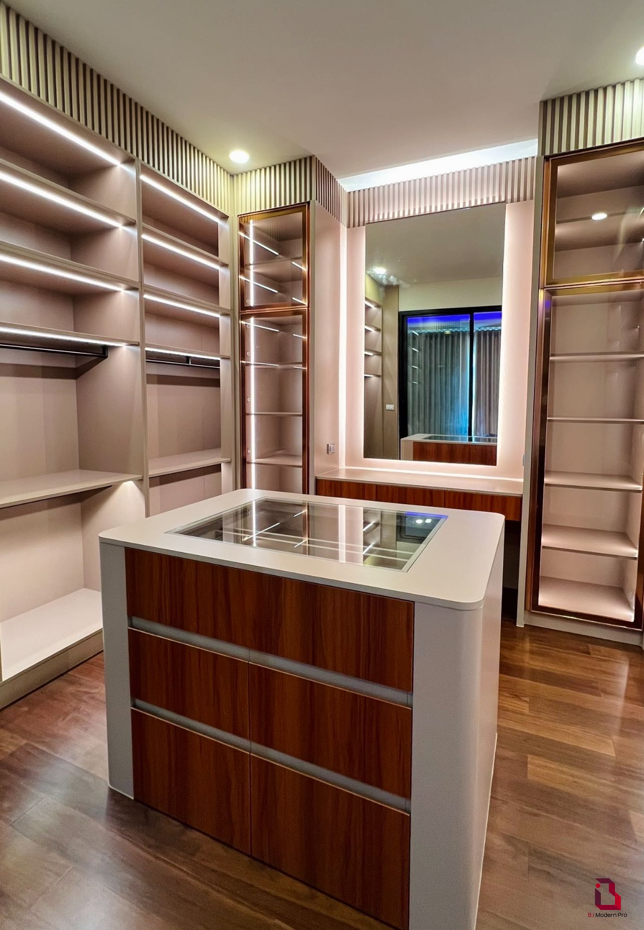 B.i - 🔹 Walk-In Closet 🔹 เราสร้างสรรค์งานตกแต่งภายในระดับ High-end ด้วย ...