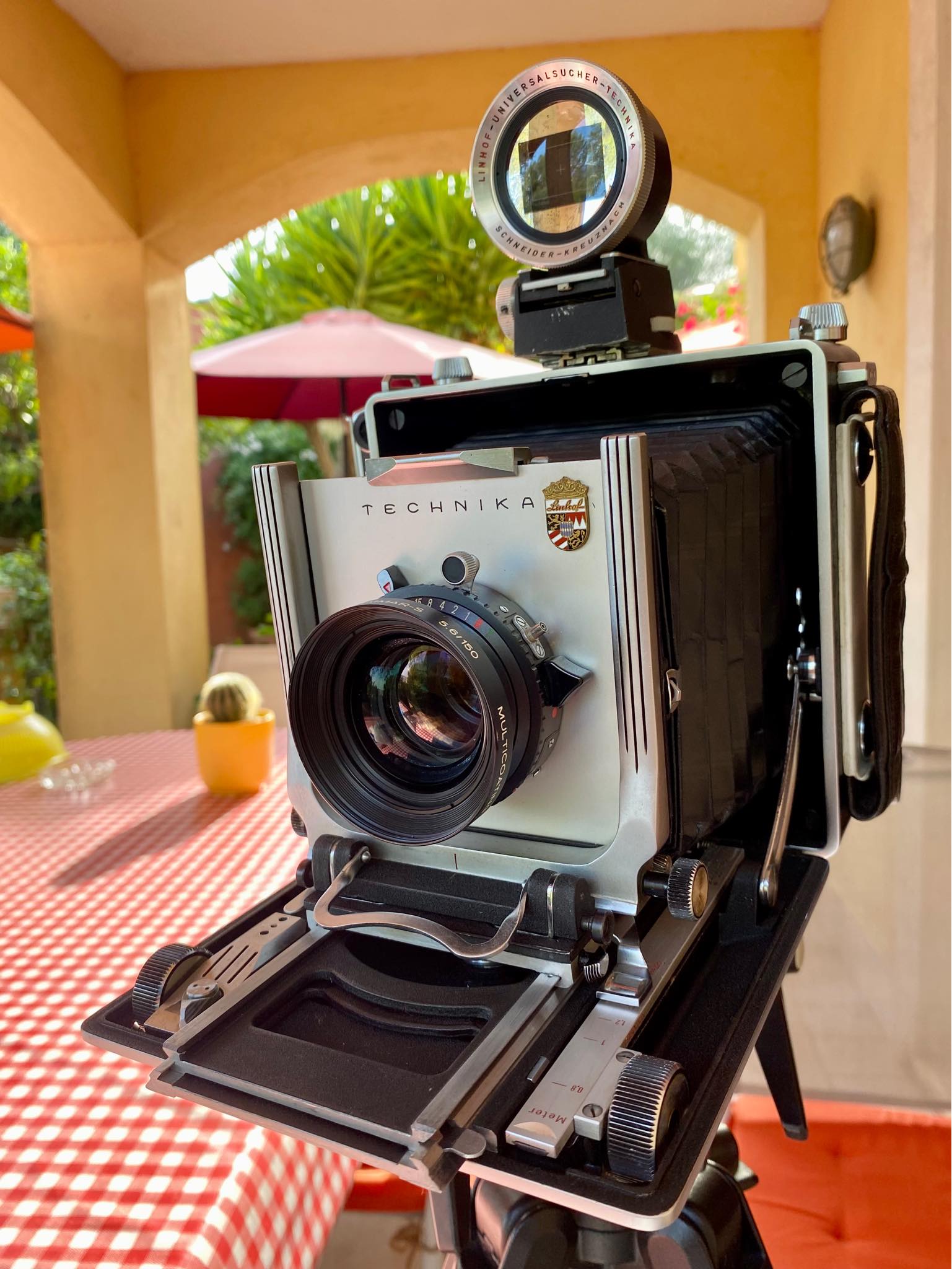 Can Linhof Schneider Symmar 210mm f5.6 lens fit inside Technika V