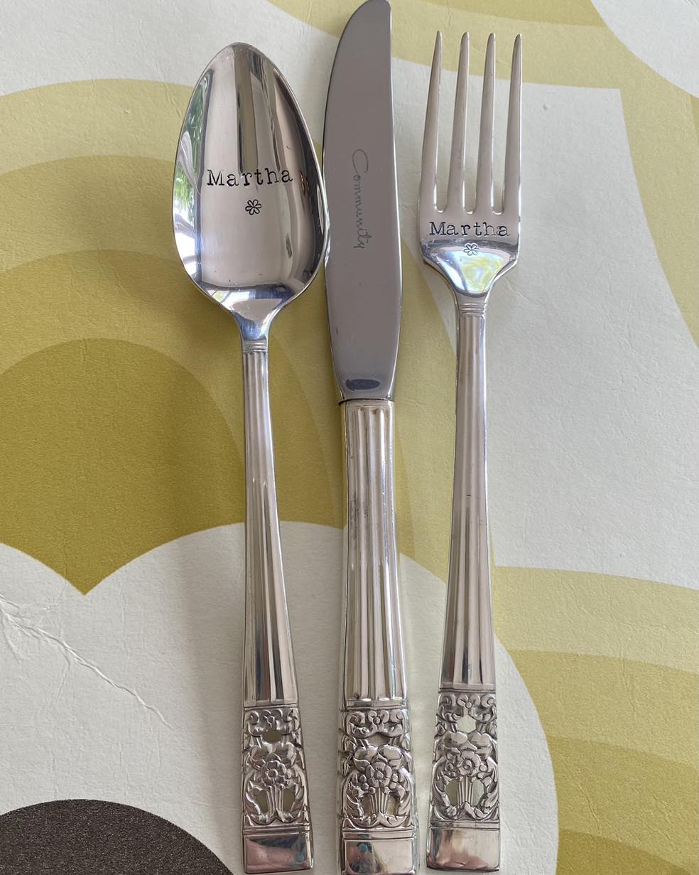 What is the Oneida Hampton Court cutlery pattern from 1936?