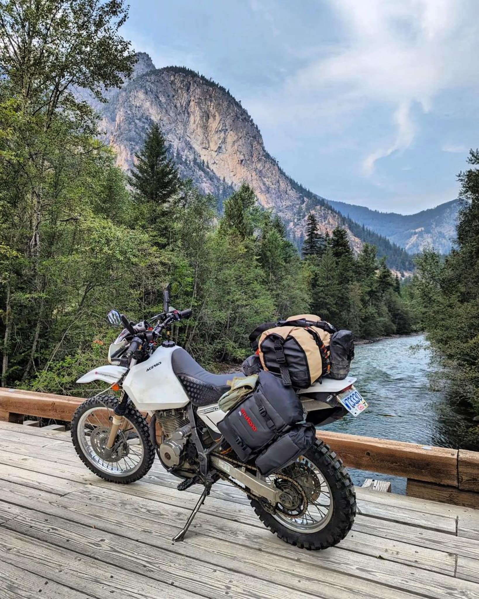This adventurized Himalayan is too cool! @itchybootstravel rocking