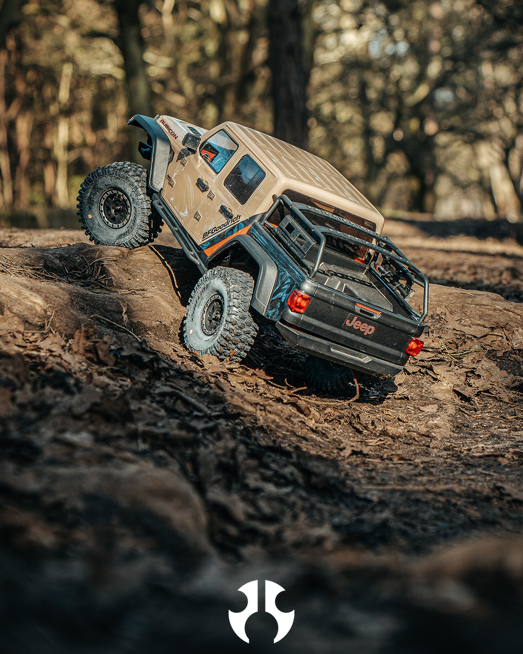 Axial SCX10-III Jeep JT Gladiator Custom painted cab with ProLine