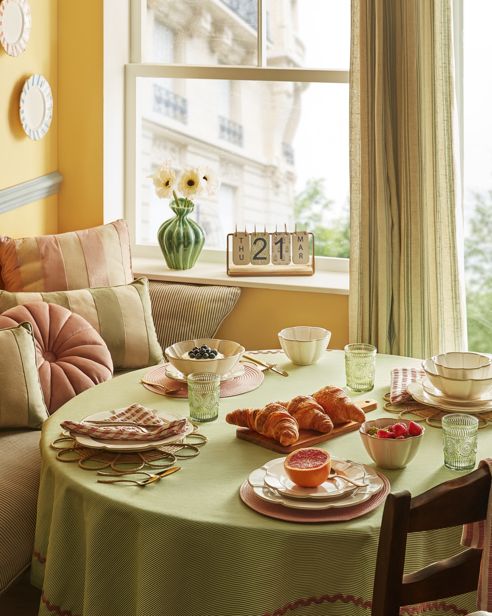 Primark - The tablescape of dreams 🌸💚 https://bit.ly/47wlc6r