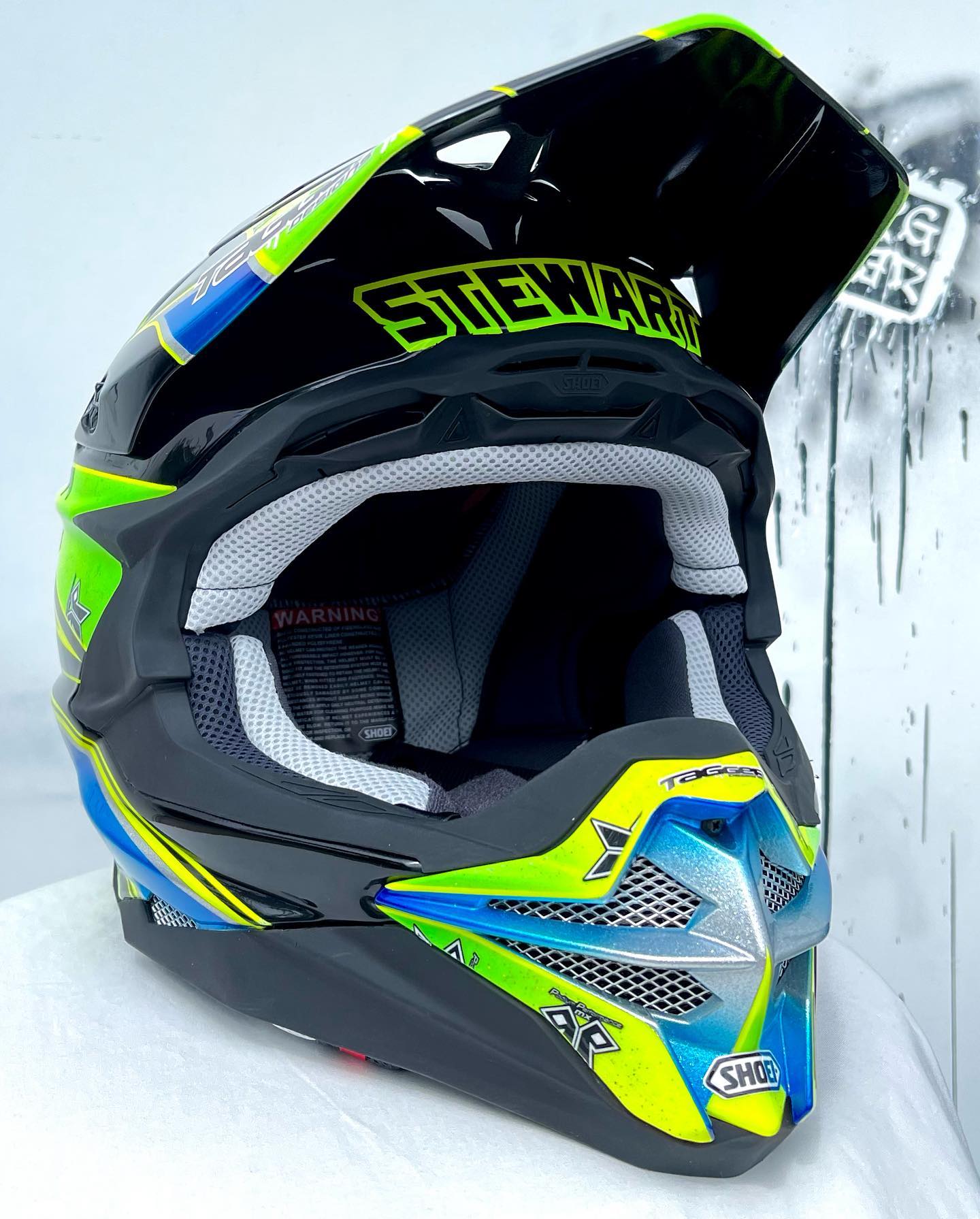 milkopotisek32 `s custom painted VFX-WR ?? #shoeihelmets #vfxwr