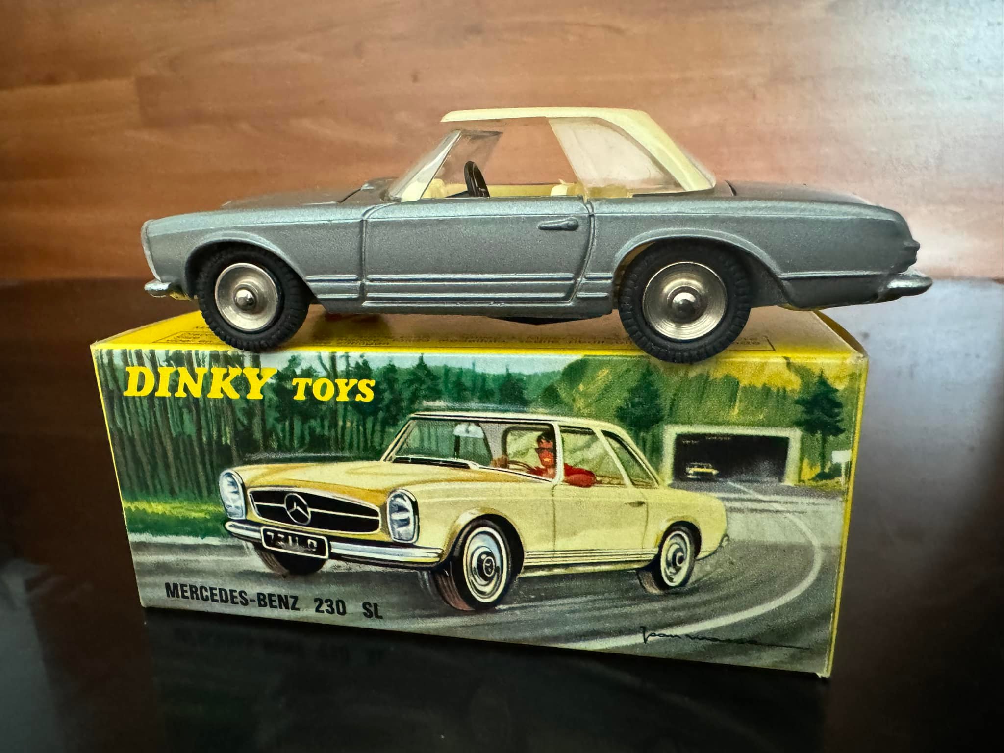 メルセデス ベンツ 190SL - フランス ディンキートイズ #526 メルセデス ベンツ 190SL - フランス ディンキートイズ #526