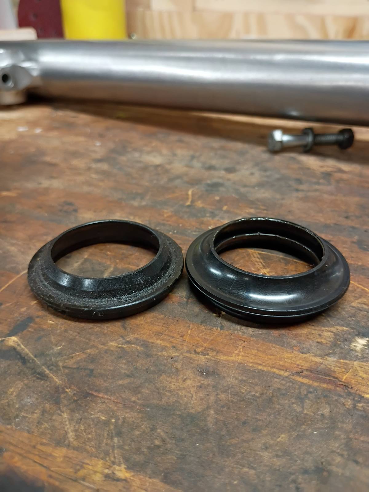 KYB FRONT FORK OIL SEALS (PAIR) 41mm -NOK 2-SPRING - Kumlin Suspension