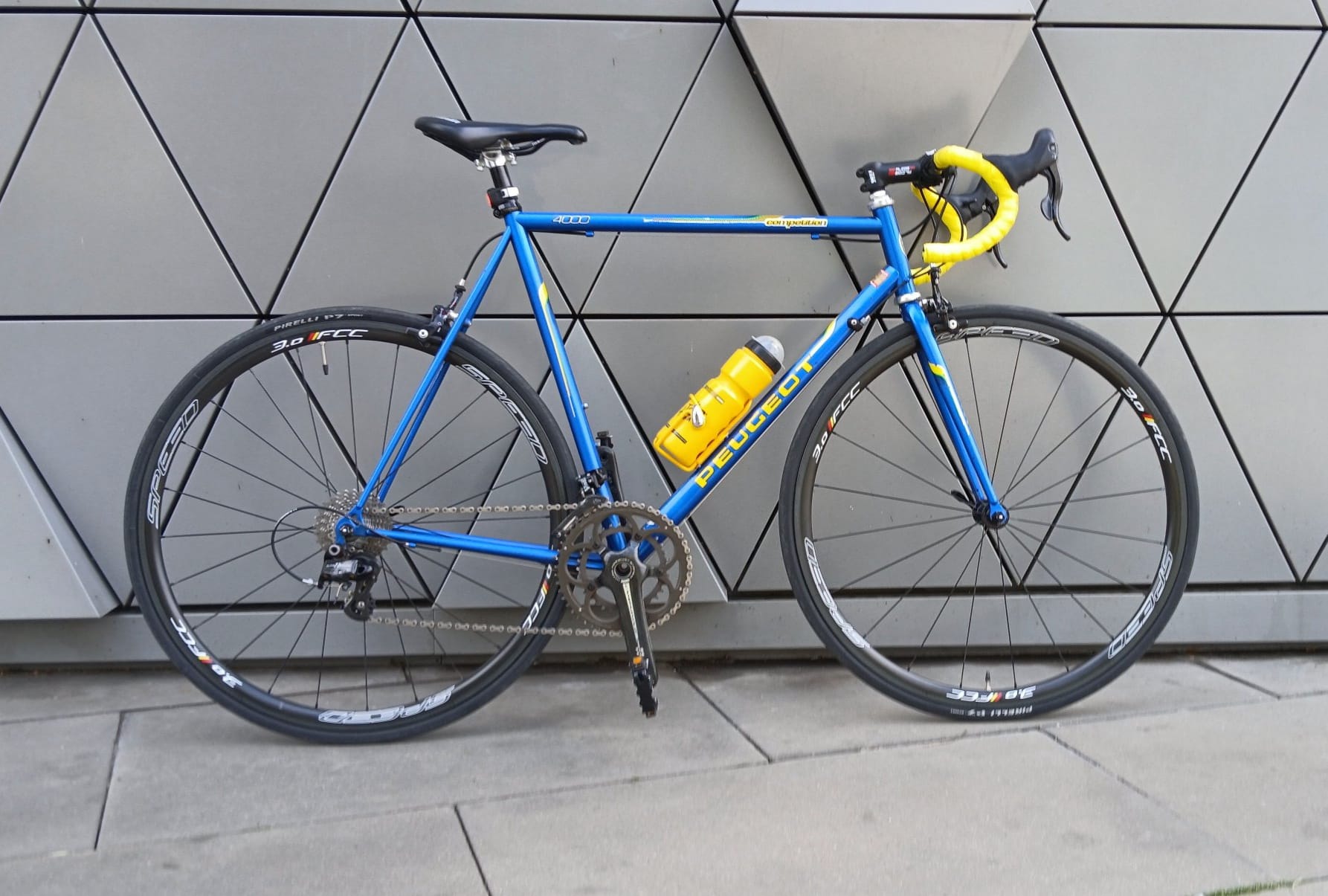 タ Peugeot Team Line 2000 60cm bike with Campag hardware and carbon forks