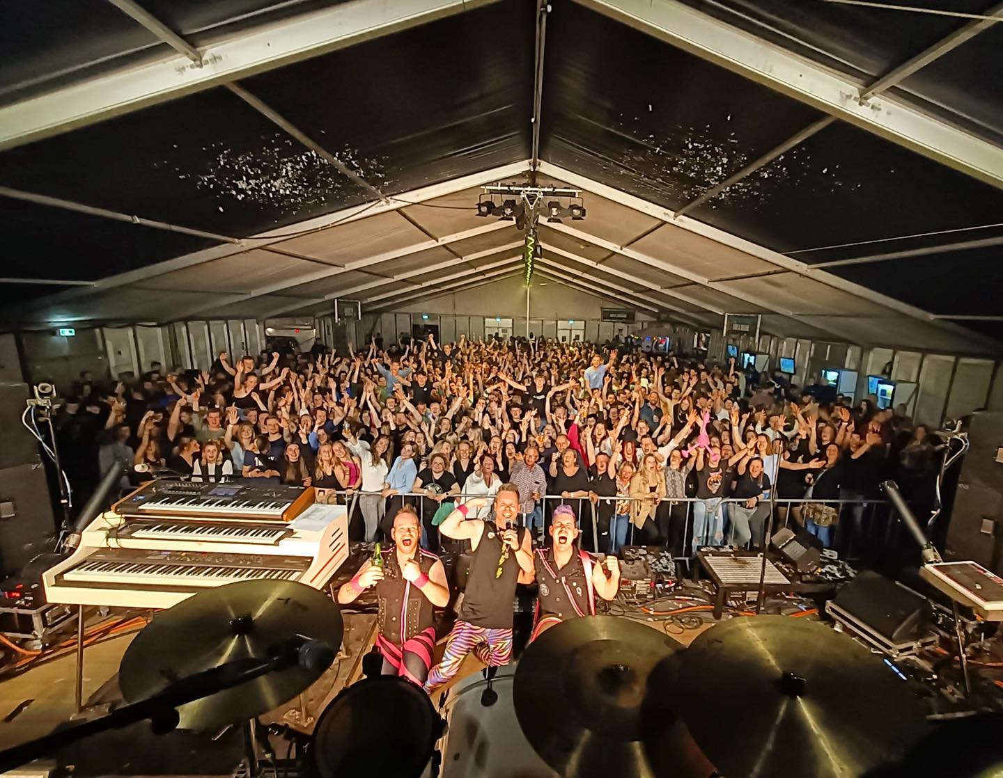 The Euros - Boerhaar, dit was echt ontzettend lekker. De hele tent in ...