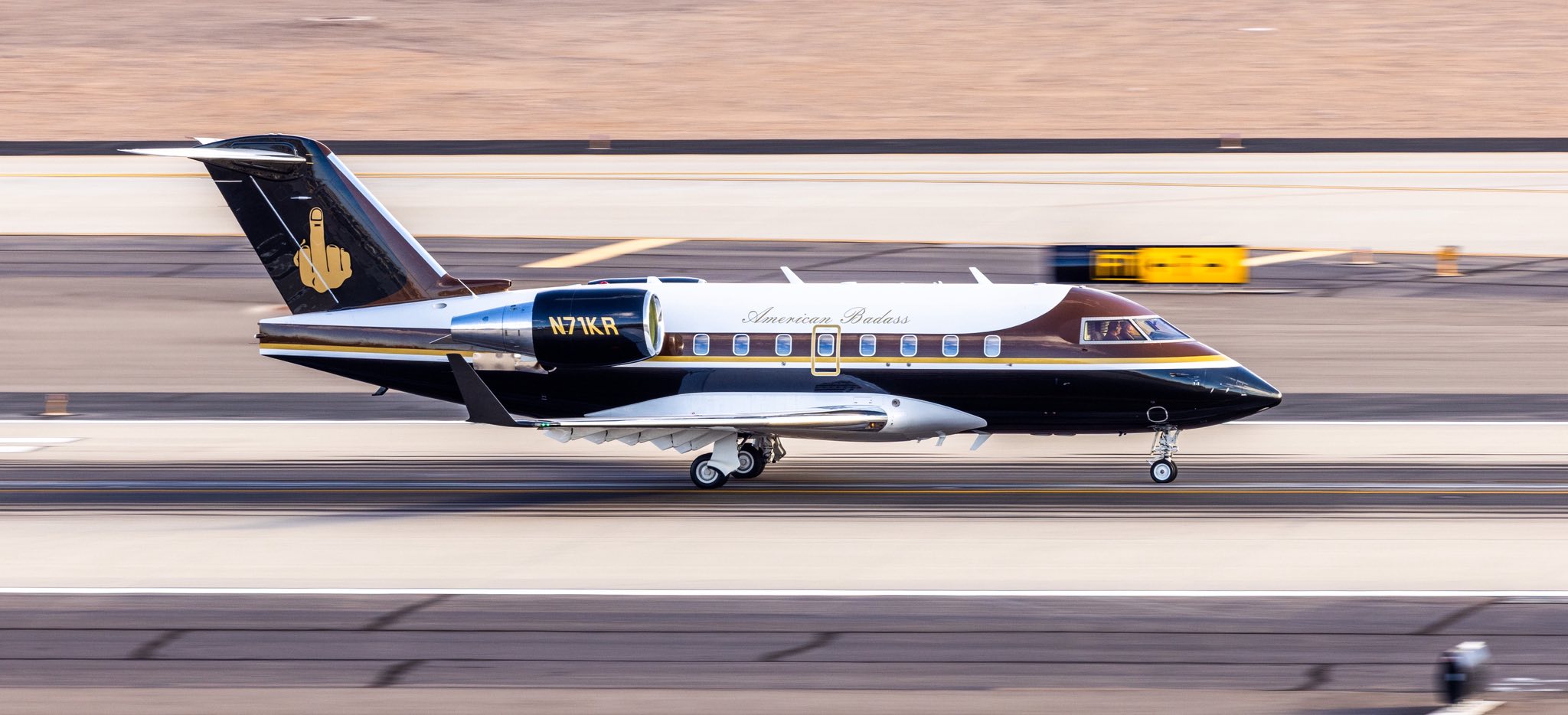 Flyphxskyharbor - Kid Rocks Challenger with an interesting tail design ...
