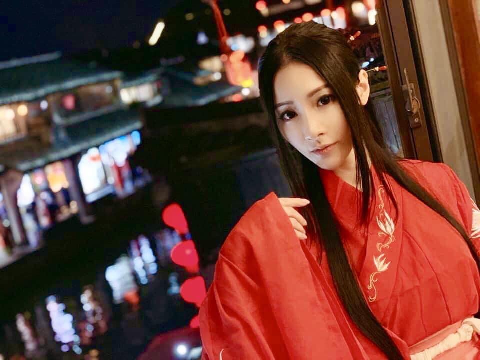 黃凱璐 - 彤兒-王宇彤 昨天去看美麗彤兒的演唱會♥️ 唱的好好聽人又美麗😻 大家要多多支持寶貝彤兒喔！ ———————— 最近被壓力壓的小小 ...