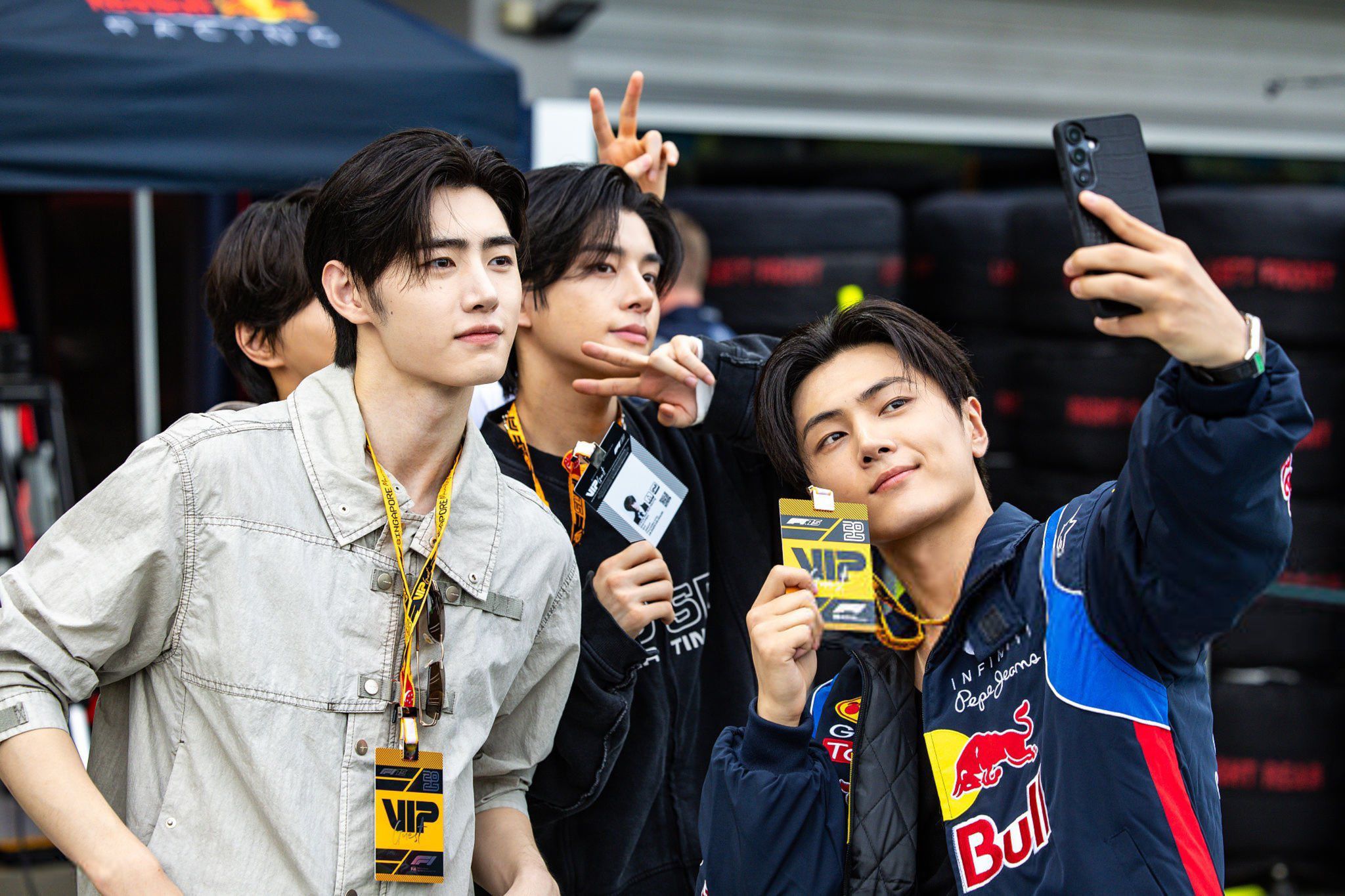 ENHYPEN ジェイク シンガポールラキドロ ENHYPEN #JUNGWON, #JAY, #JAKE, and #SUNGHOON at the F1 Grand Prix
