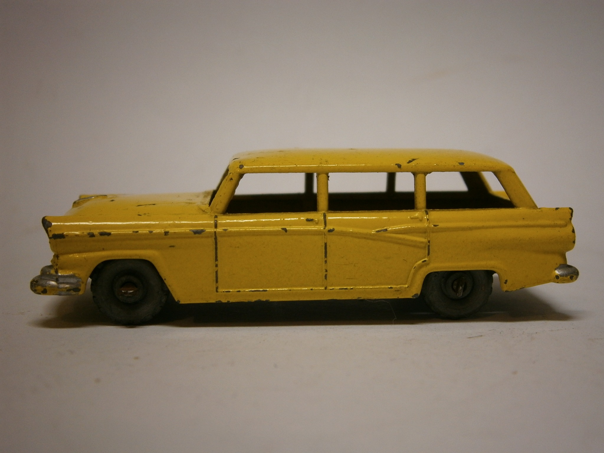 DCCLstationwagons RW31A.-AMERICAN FORD STATION WAGON (1957) matchbox