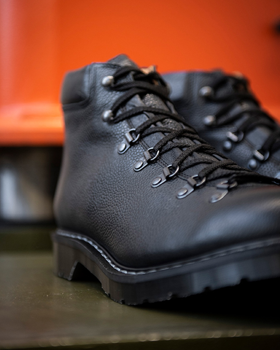 SOLOVAIR URBAN HIKER Made on the 5400 last, Solovair Urban Hikers