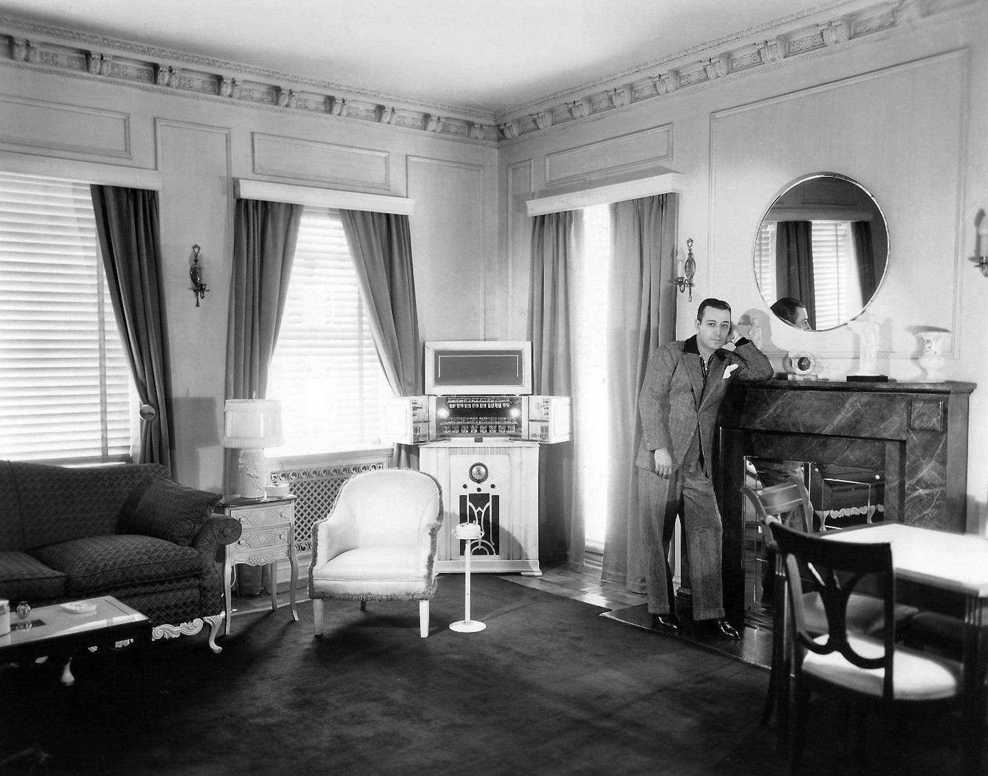 Bizarre - Here's a George Raft anecdote from his days living at the El ...