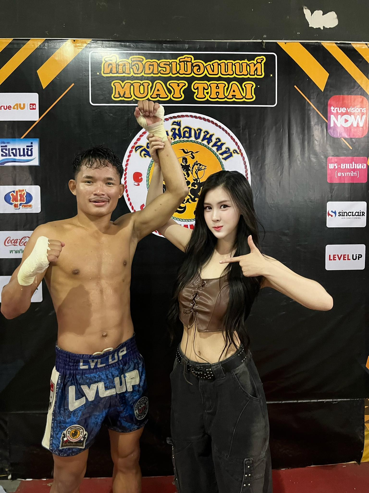 ปิ่นหทัย - ชนะแย้ว เก่งมากน้องชาย 💕🤍 The winner 🥊 My bro 🐘 | Facebook