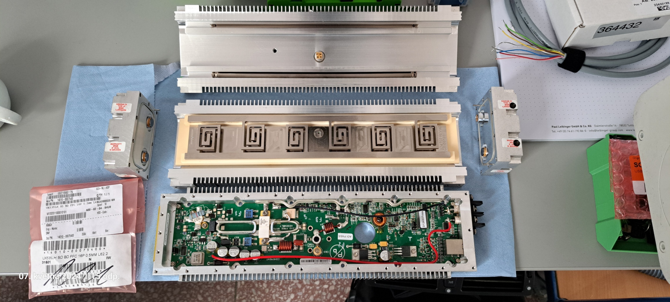 sayuページ Disassembled laser source CO2 30W - Synrad Middle part cutted by