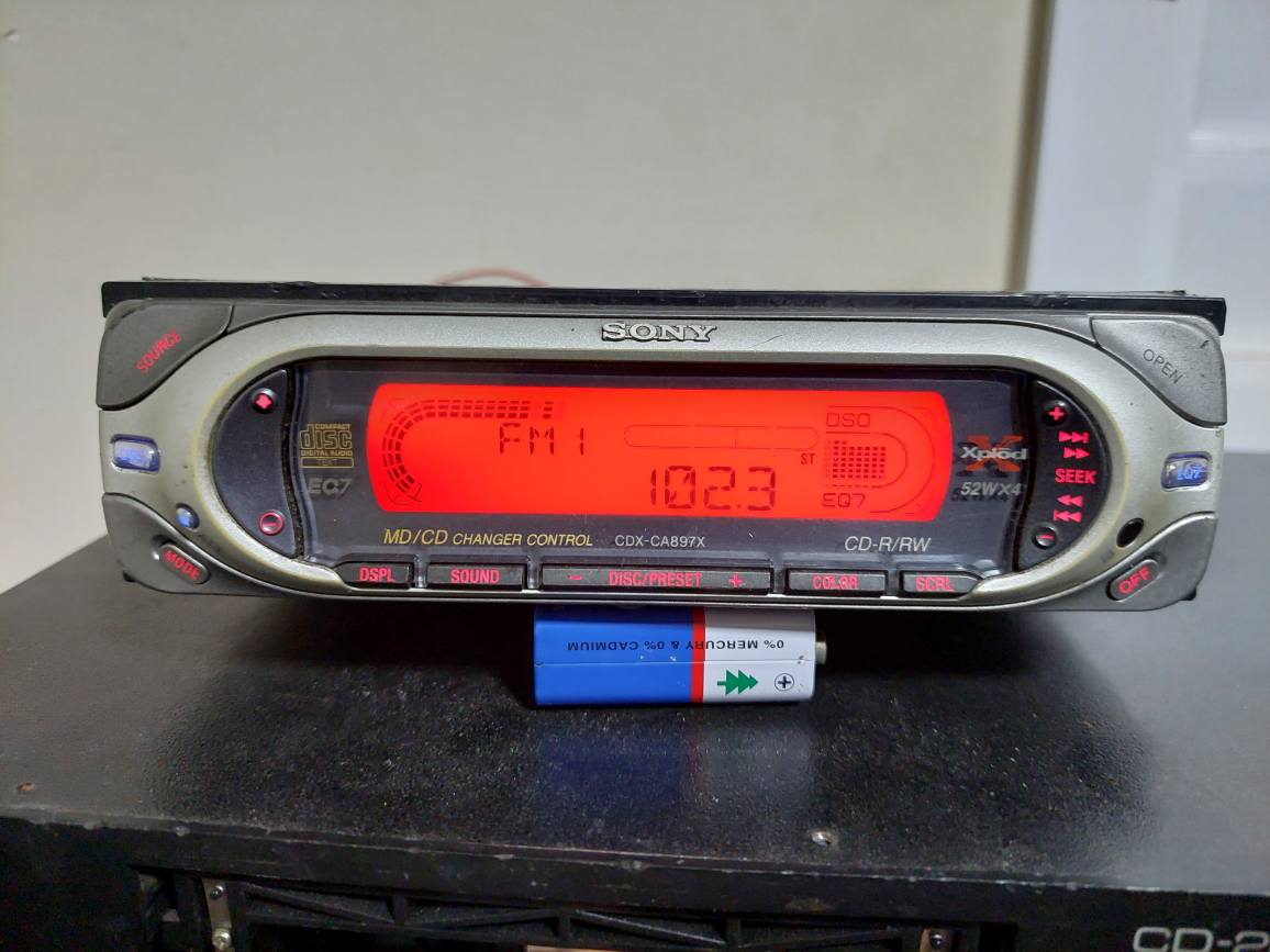 Rádio e toca CD Sony famoso camaleão 7 cores obs cd não está