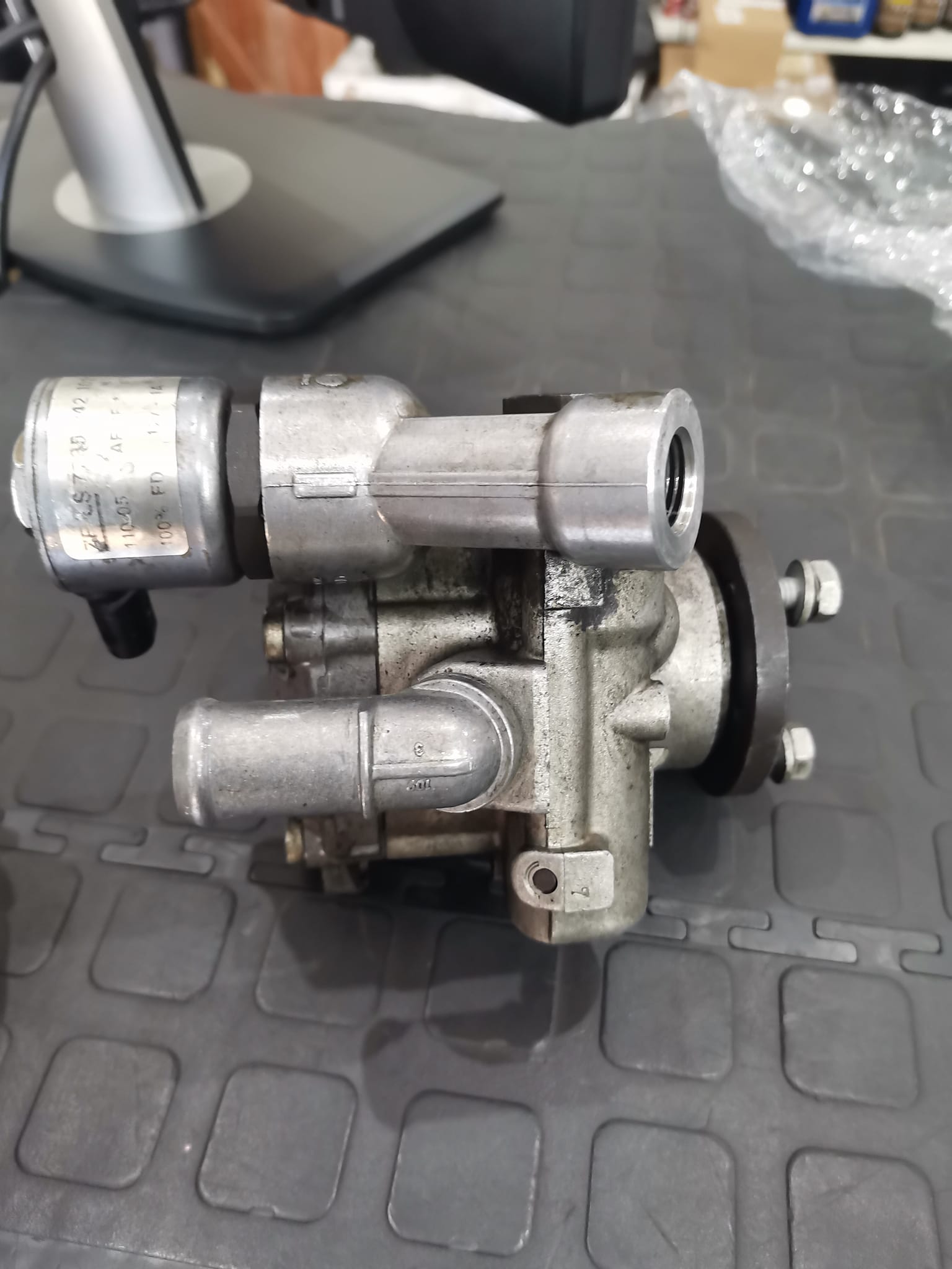 NBJINGYI Power Steering Pump With Pulley For Mercedes ML350 GL450 E350 S550 & More