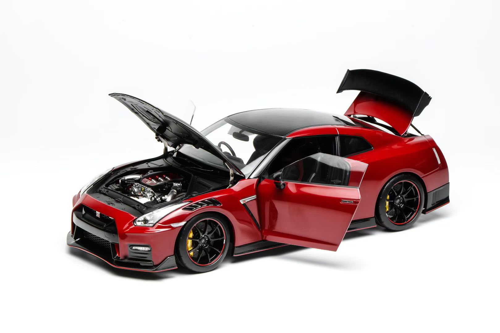 🔥 CollectorsCheck out this stunning 1:18 Ignition Model Nissan