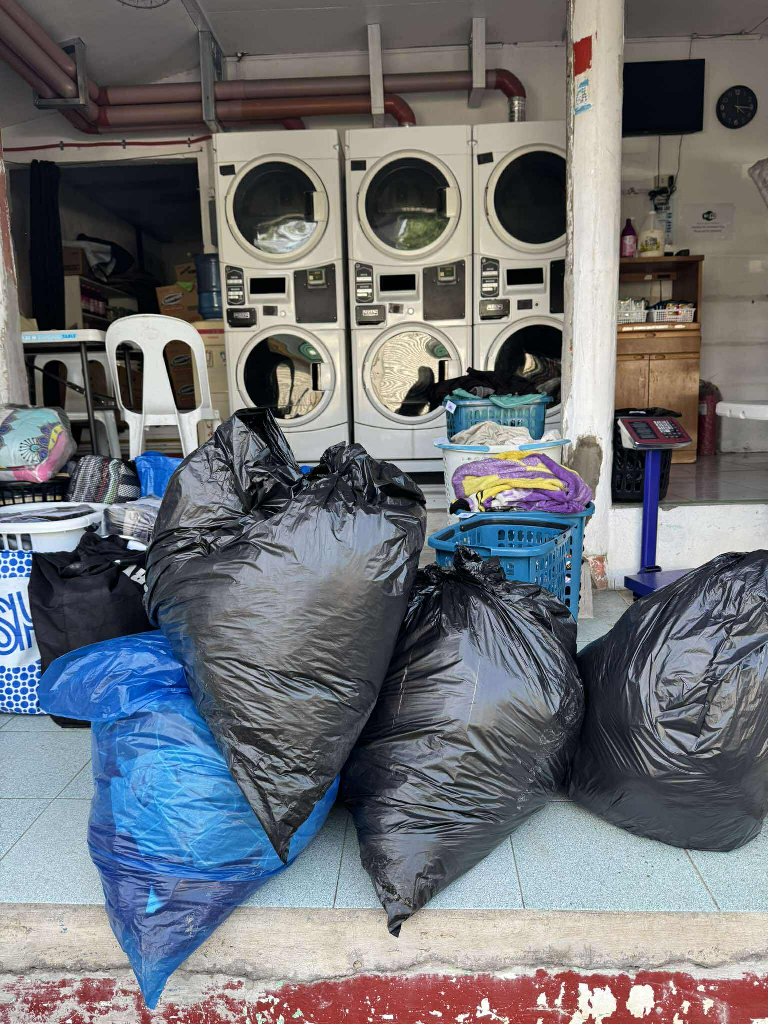 Laundry - Happy Weekends👋 No time to do laundry? Sit tight and Laundry ...