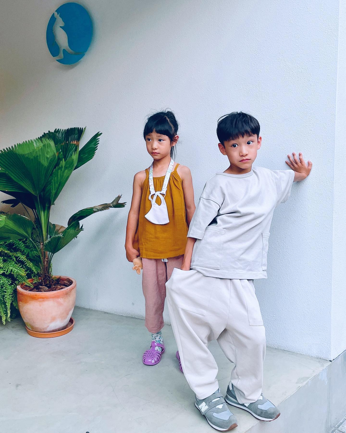 諾樂兄妹 - 撲空的袋鼠餐廳🦘沒吃到拍個照 #吃貨小以諾 摸著肚子直接門口哭出來😩餓不得... | Facebook