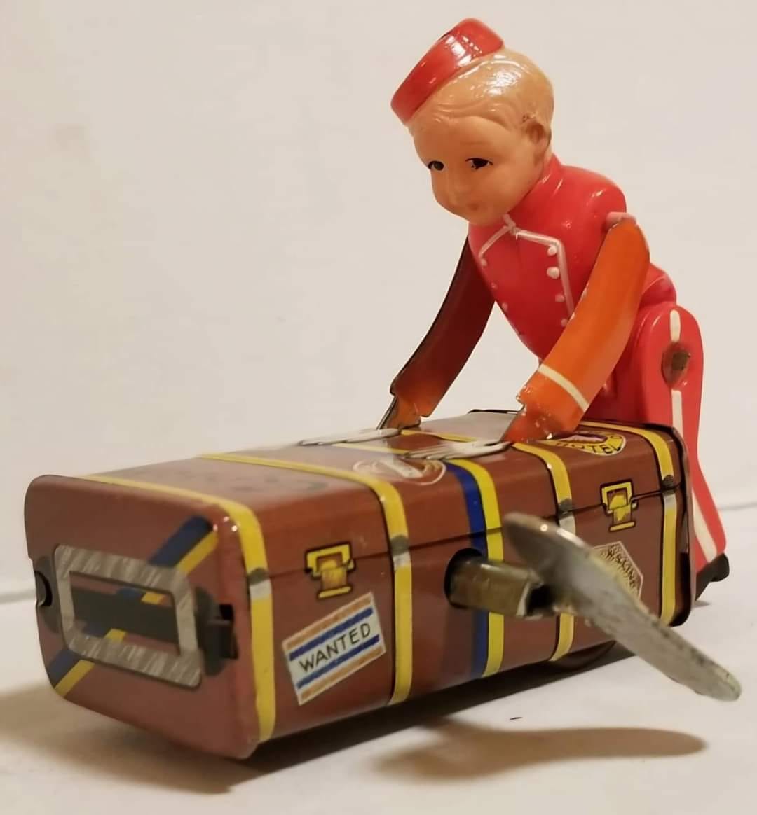 1950s Tin Litho WATER PUMP Sand Toy by Ohio Art. This is beautiful