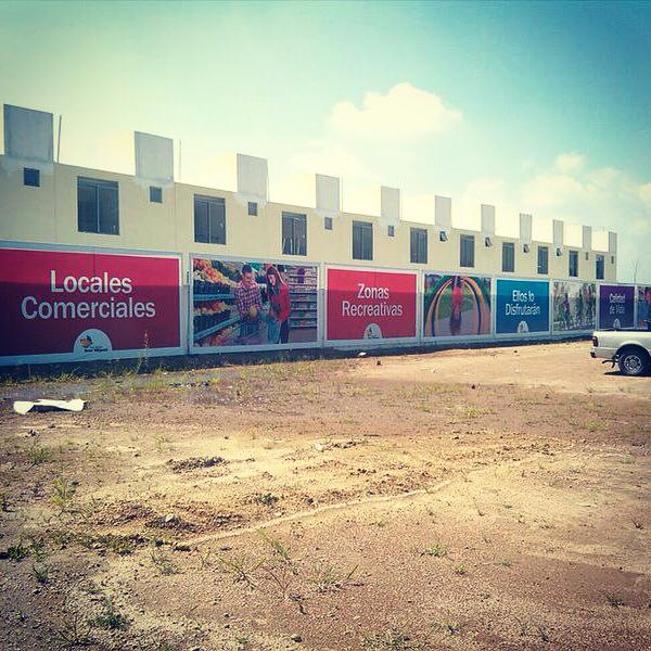 fama-color-bastidores-con-lona-en-gran-formato-puedes-facebook
