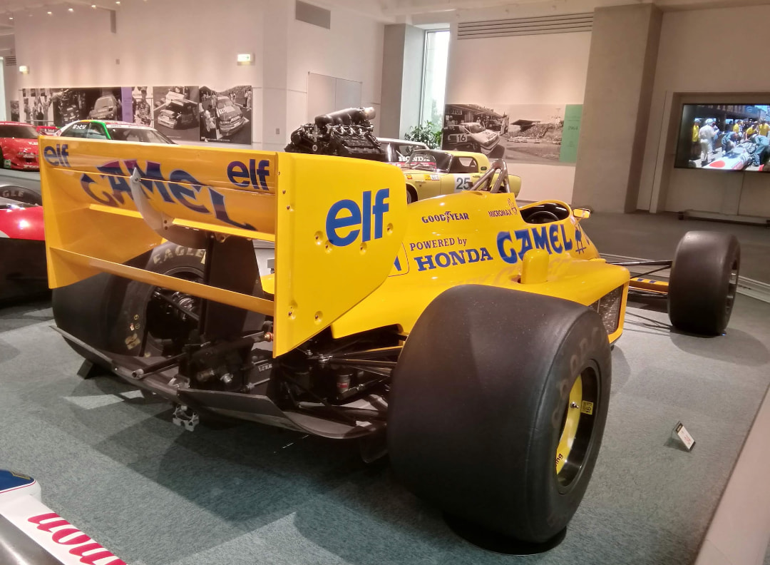 Lotus Honda 99T F1 car with Honda engine