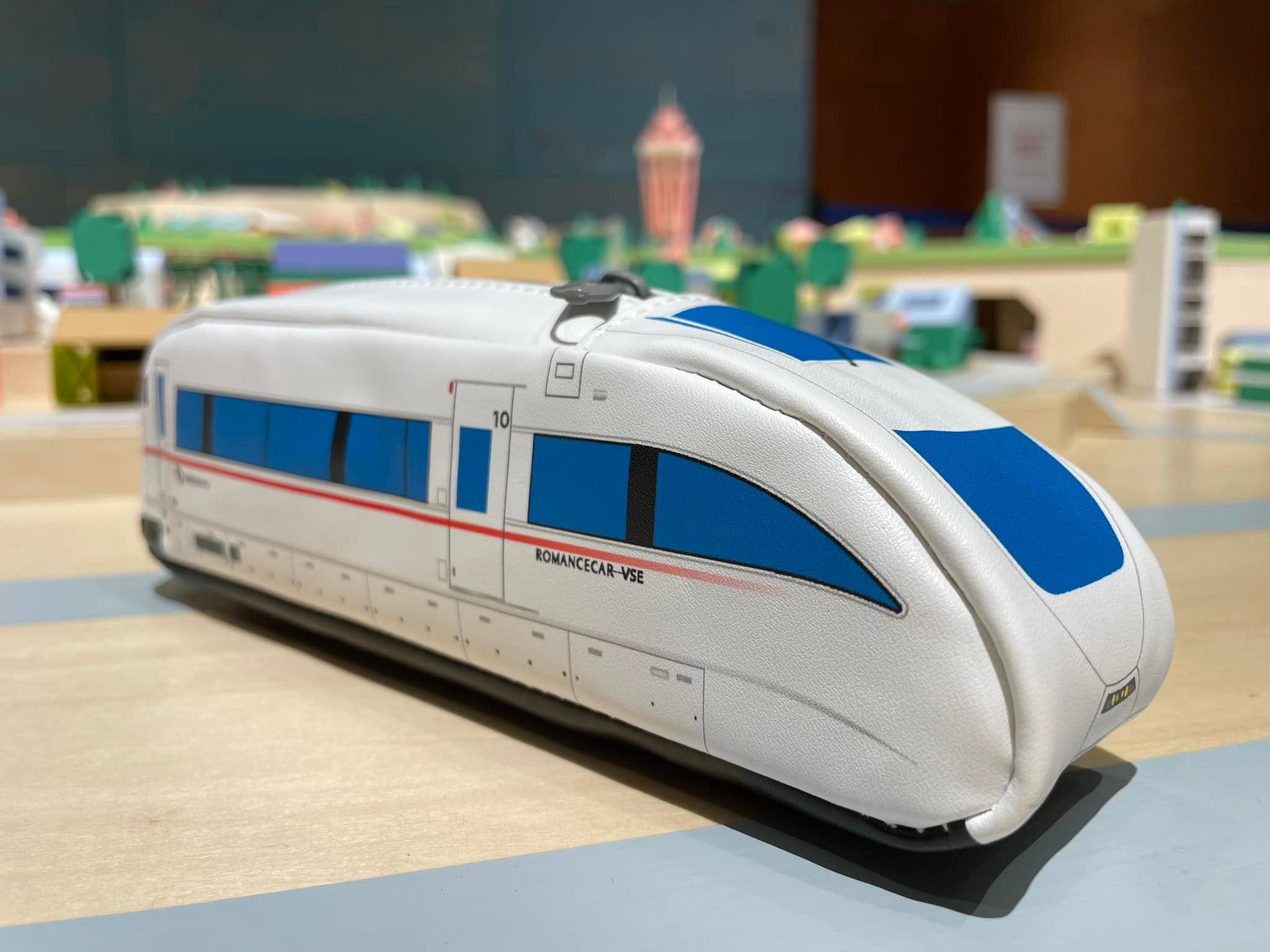 遂にキター💕‼️ VSE電車型ペンケース新登場♫ 小田急通勤車両8000形