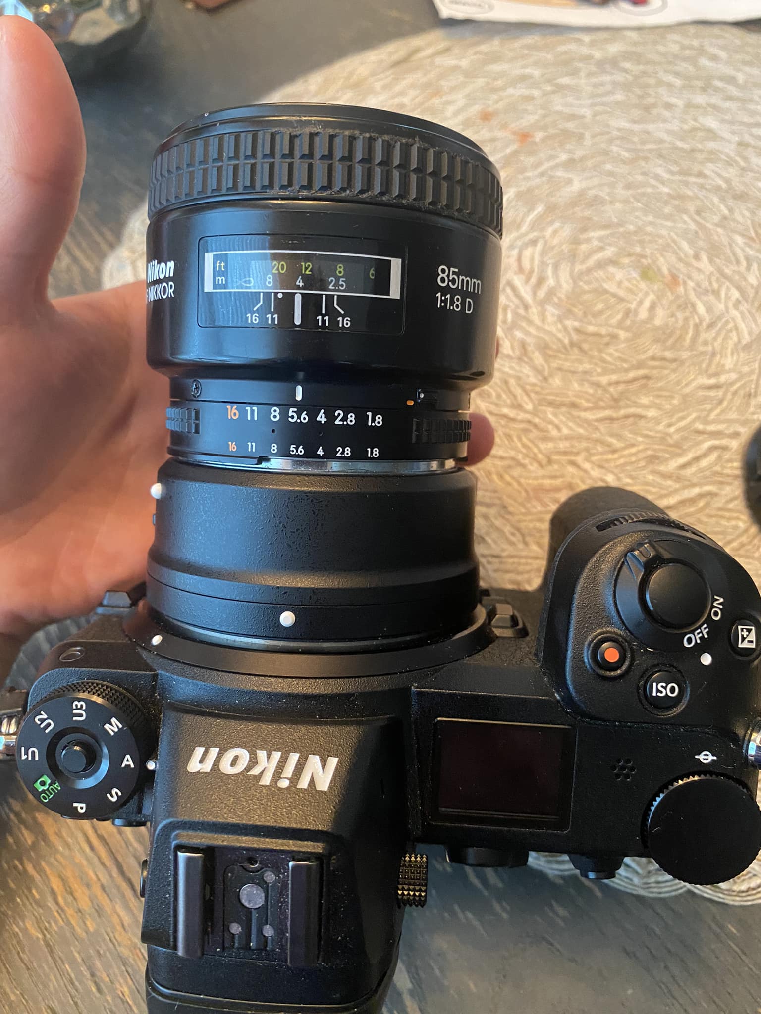 I just got a 85 mm 1.8 D to my Nikon z7 and it does NOT focus 