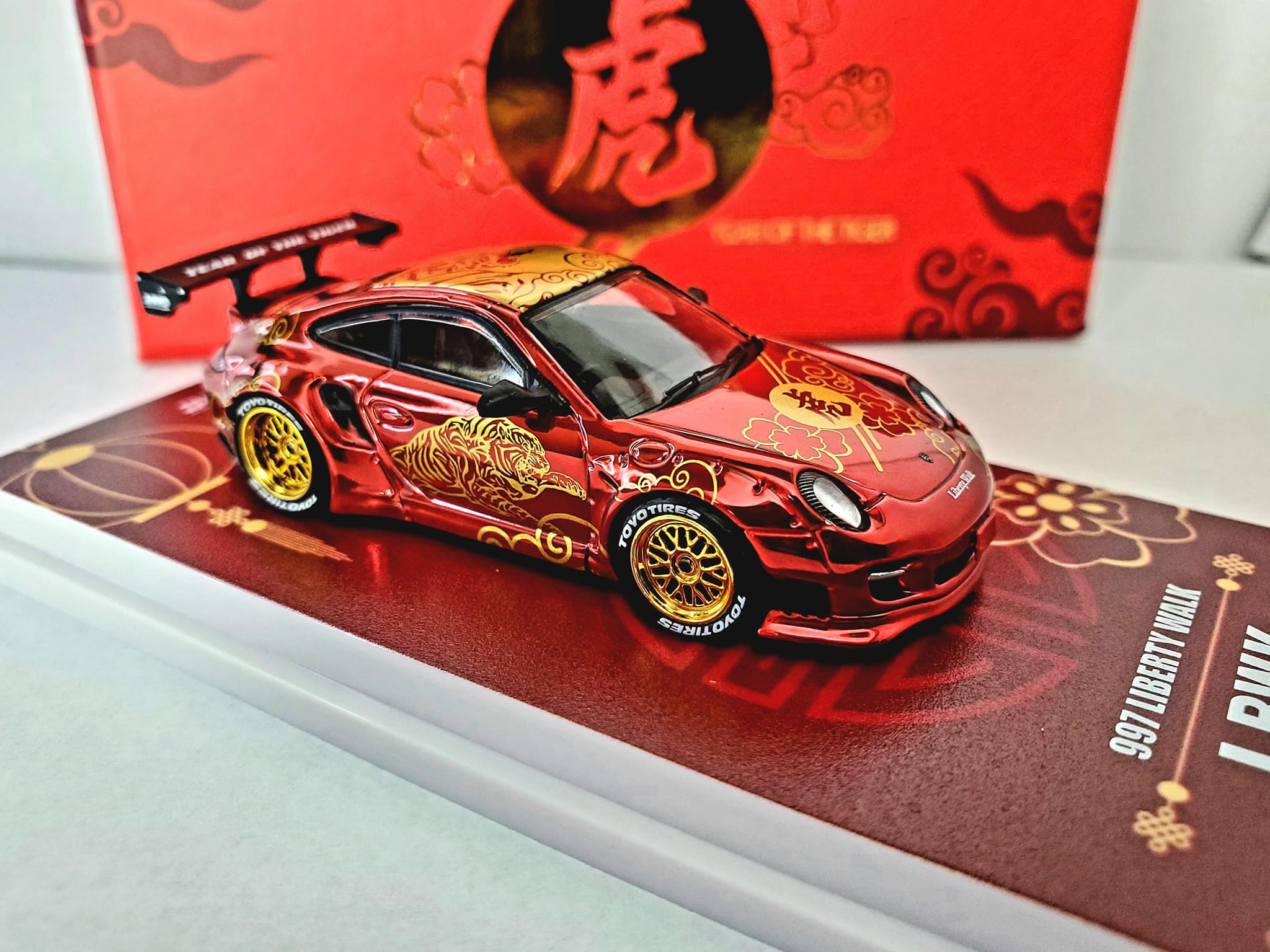 No todo es HW 🙌 😌 INNO64 Porsche 997 LBWK año del tigre 2022