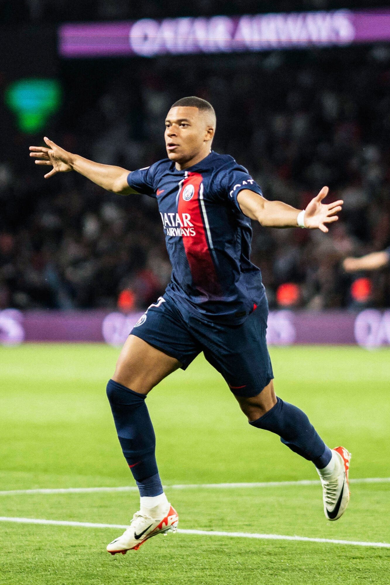 OFFICIAL: Kylian Mbappe takes the no. 7 shirt at PSG ?? #K7LIAN