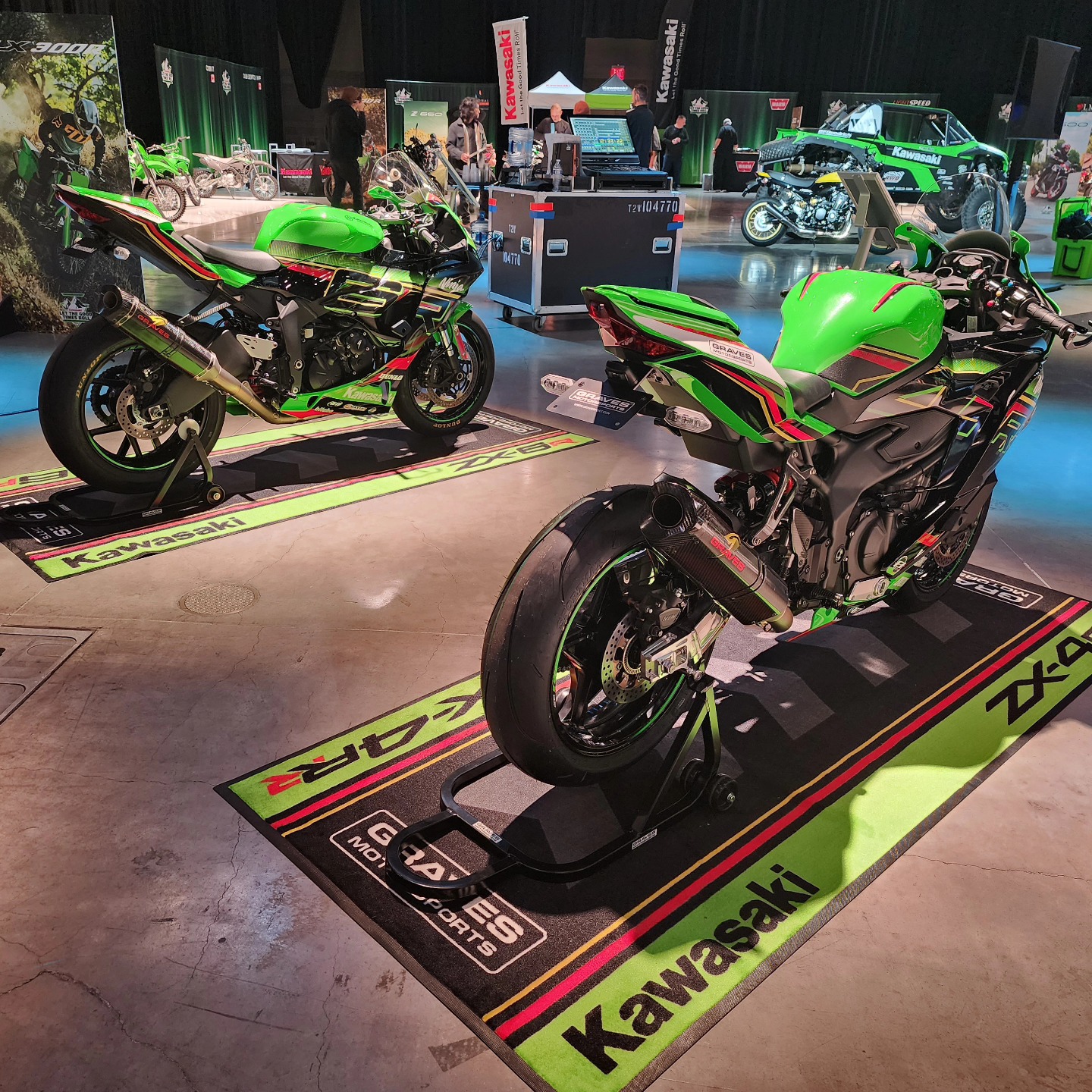 Kawasaki ZX-4RR green graphics kit - Shown with the Graves Tall
