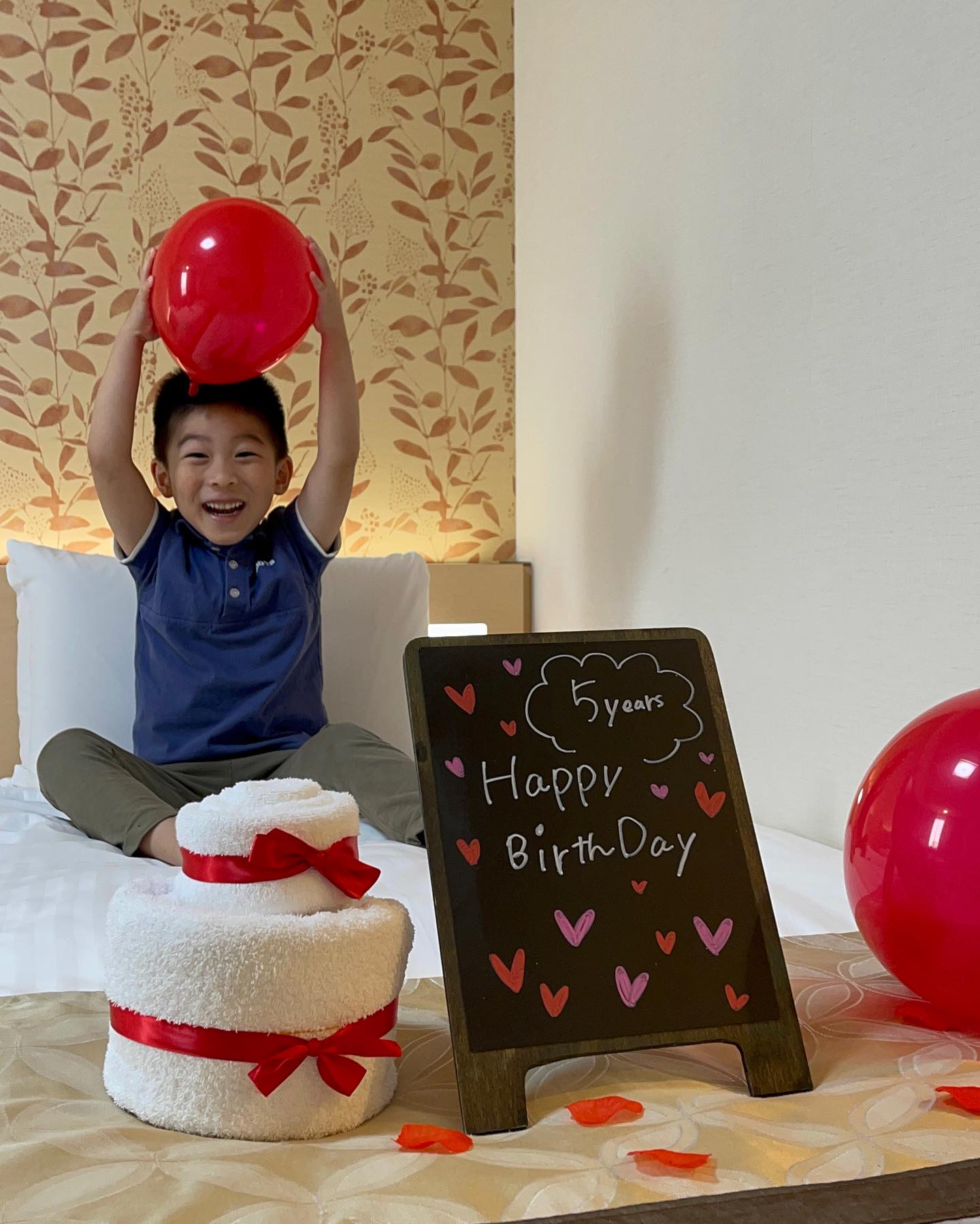 小城堡生活日記 - 小城堡五歲生日快樂🎂 爸媽我們規劃這一趟日本之旅 讓你體驗坐飛機 跟很多外國人聊天 自己學著搭車...