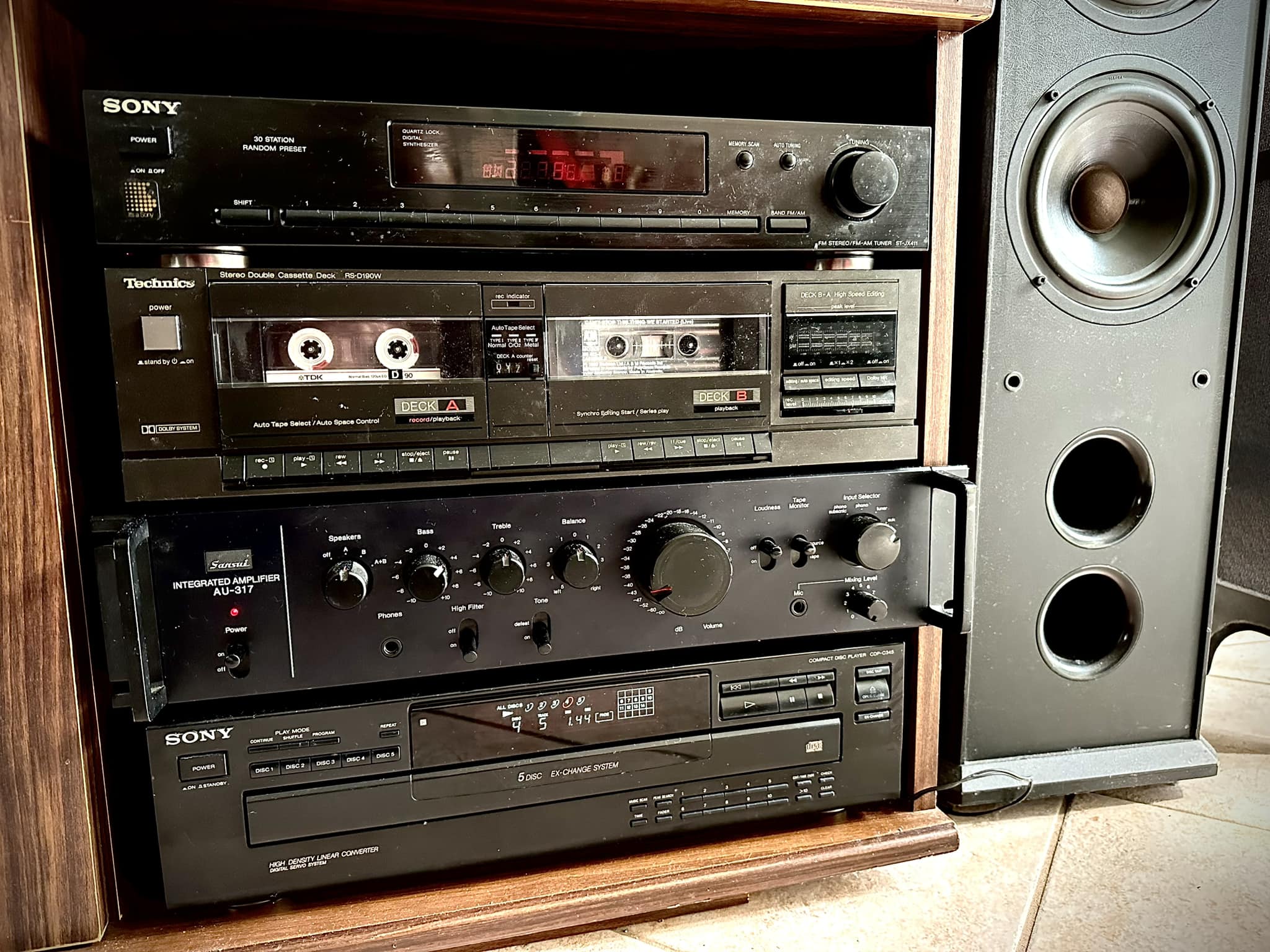 Fixing 1980 Aiwa cassette deck noise issue with Sansui AU-317