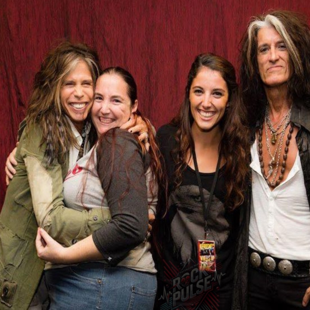 Rock - Rock Legends Meet Adorable Fans! 🤘💖 Steven Tyler & Joe Perry ...